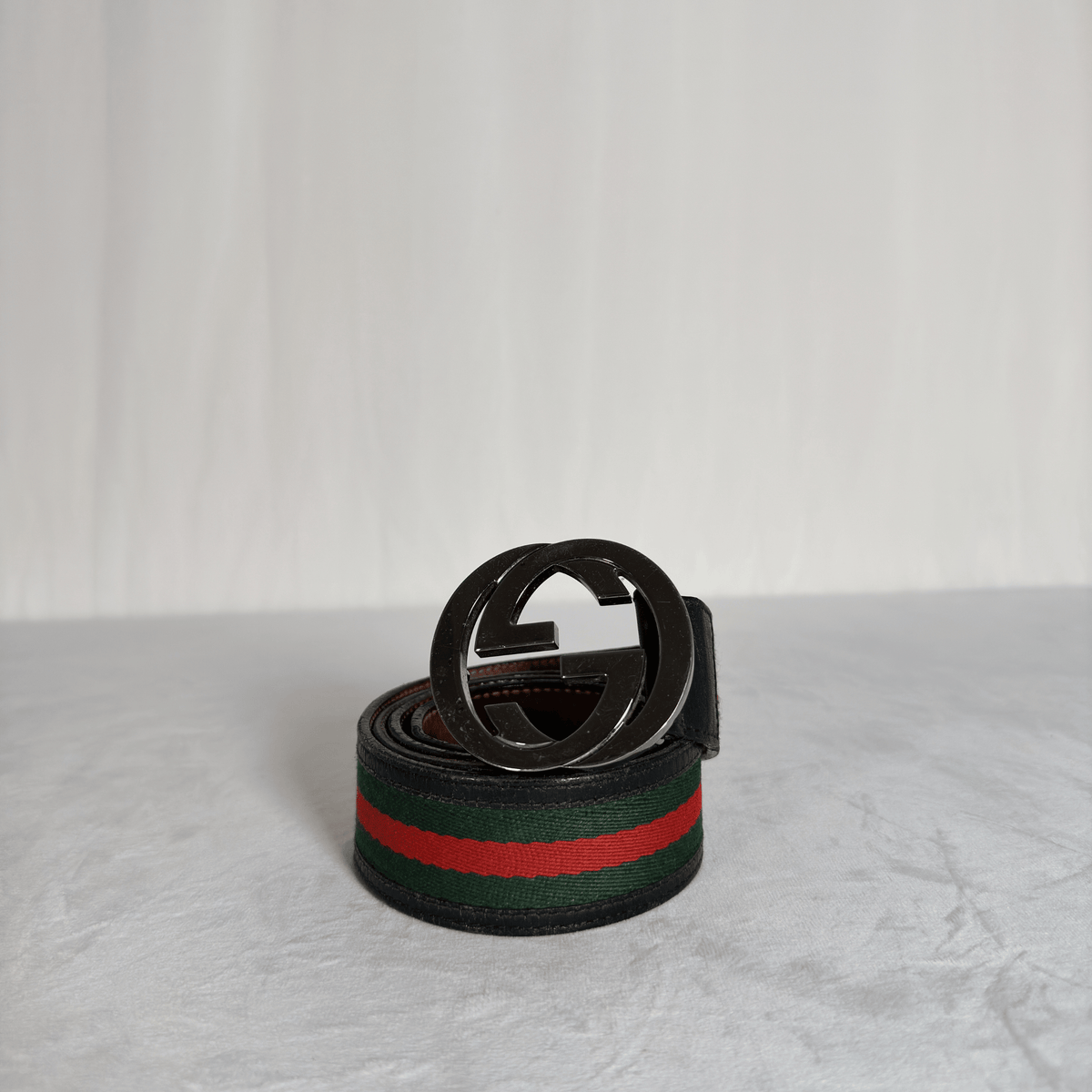 GUCCI - CEINTURE BOUCLE G ENTRELACÉS - SANGLE WEB VERT ET ROUGE - REVERS CUIR COGNAC - TAILLE 100