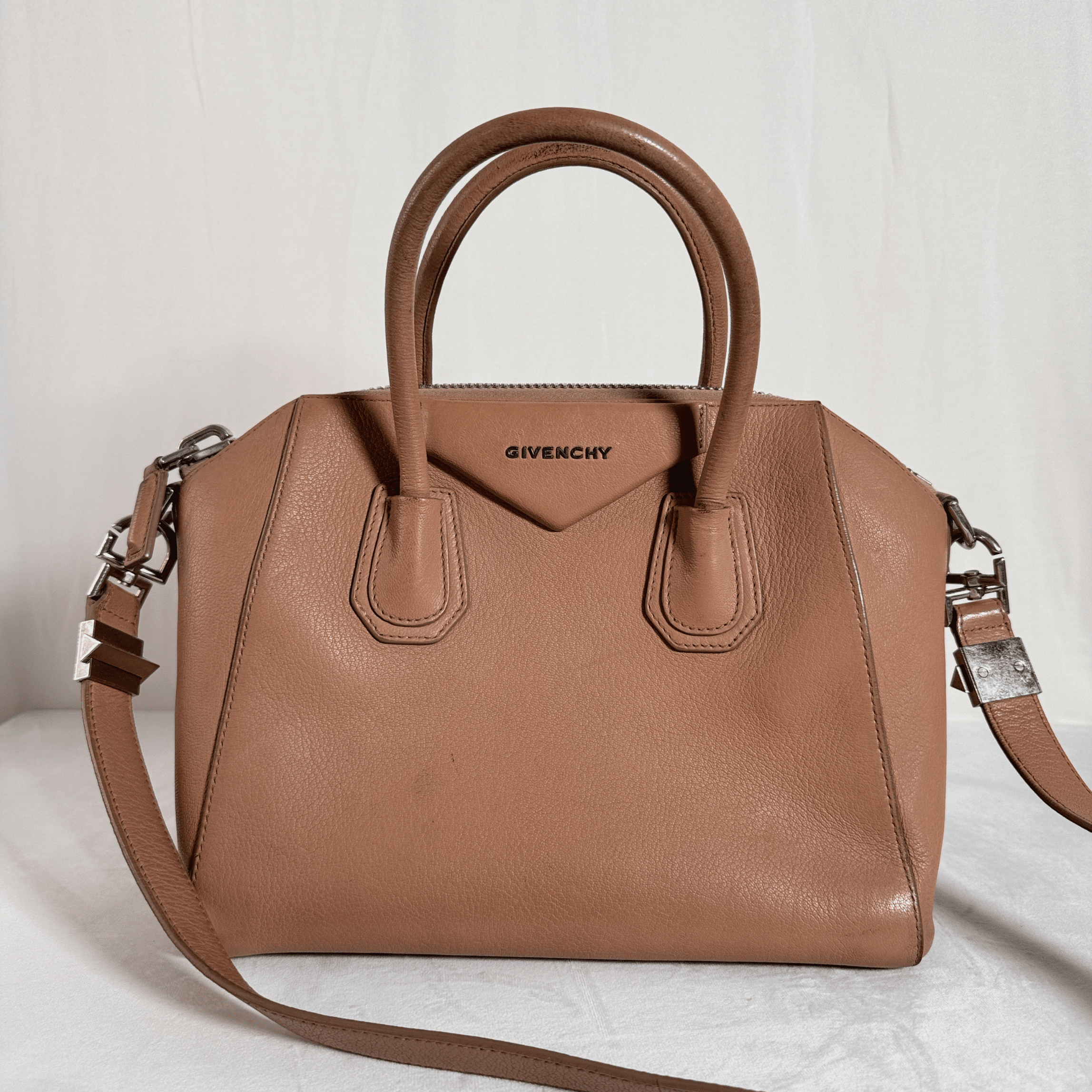 SAC GIVENCHY ANTIGONA MINI - CUIR GRAINE BEIGE/NUDE - La Belle Boutique