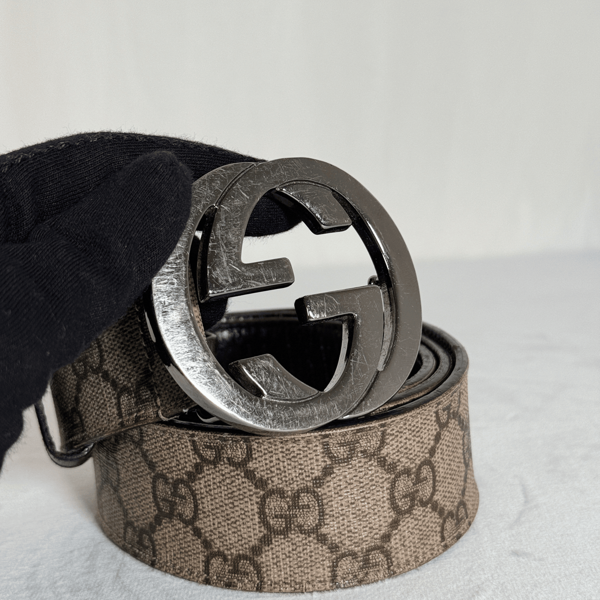 GUCCI - CEINTURE  BOUCLE G ENTRELACES - TOILE GG SUPREME BEIGE ET EBENE - CUIR MARRON - TAILLE 85