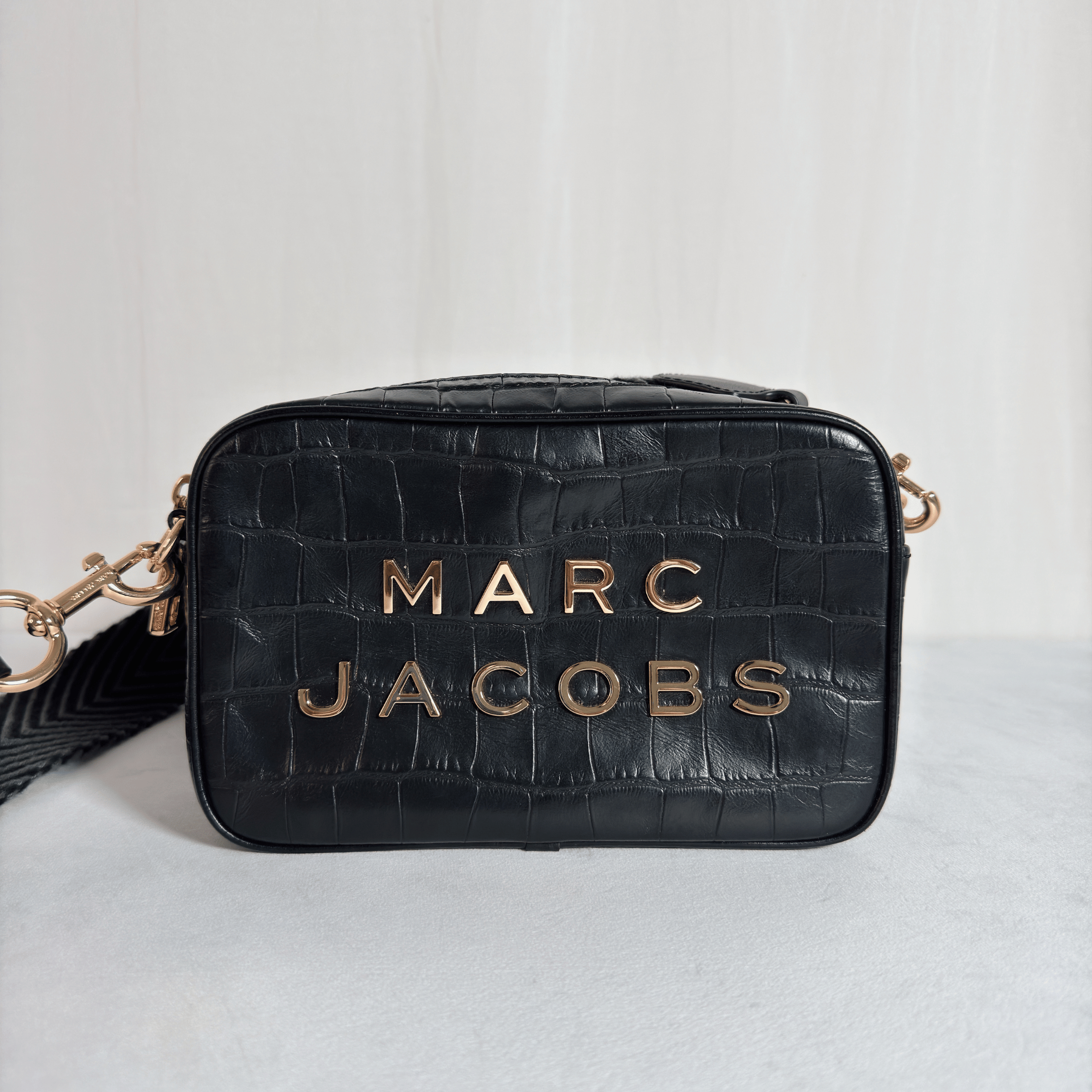 SAC BANDOULIERE MARC JACOBS THE FLASH - CUIR EMBOSSE CROCO NOIR/DORE