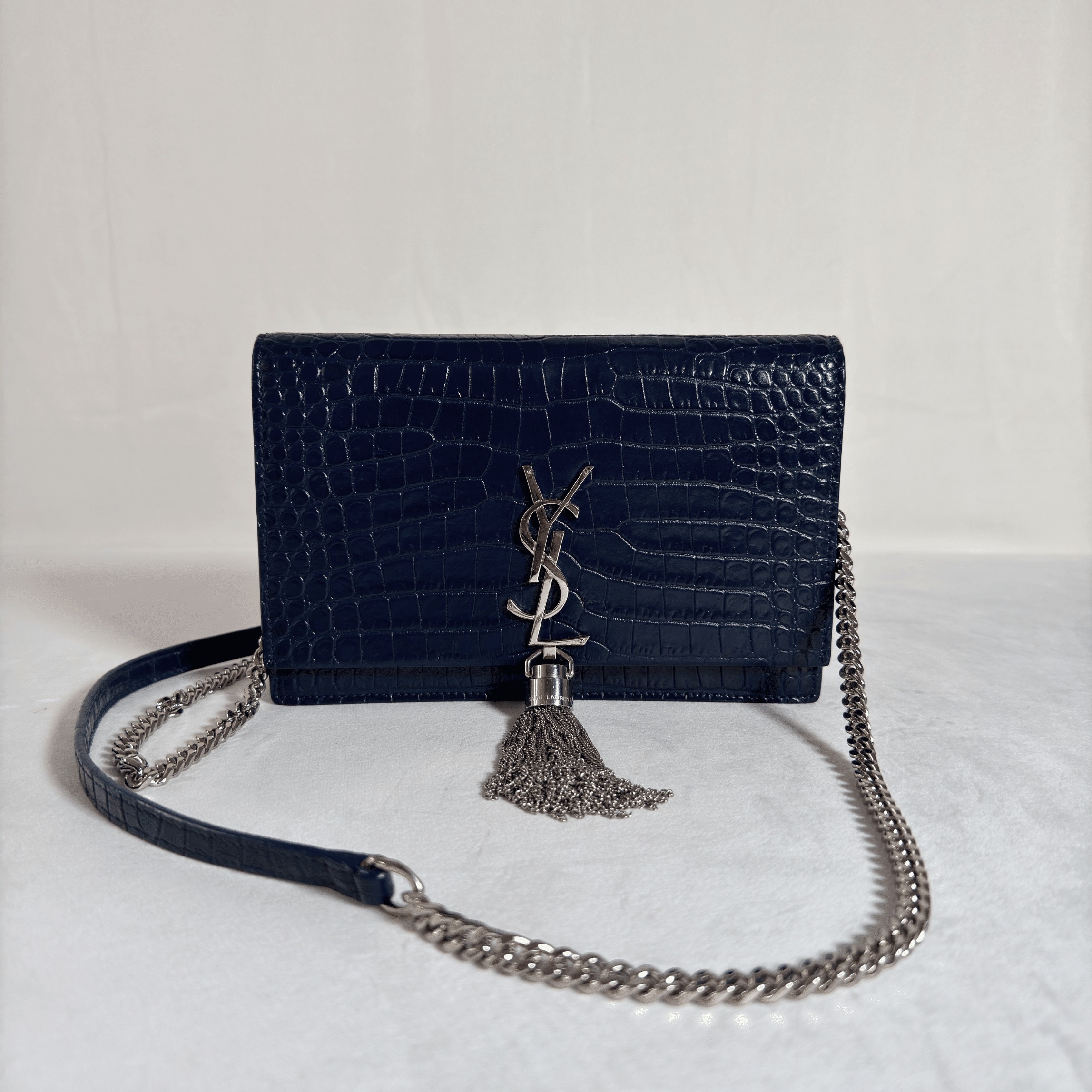 SAC SAINT LAURENT KATE TASSEL - CUIR EMBOSSE CROCDILE BLEU NUIT - La Belle Boutique