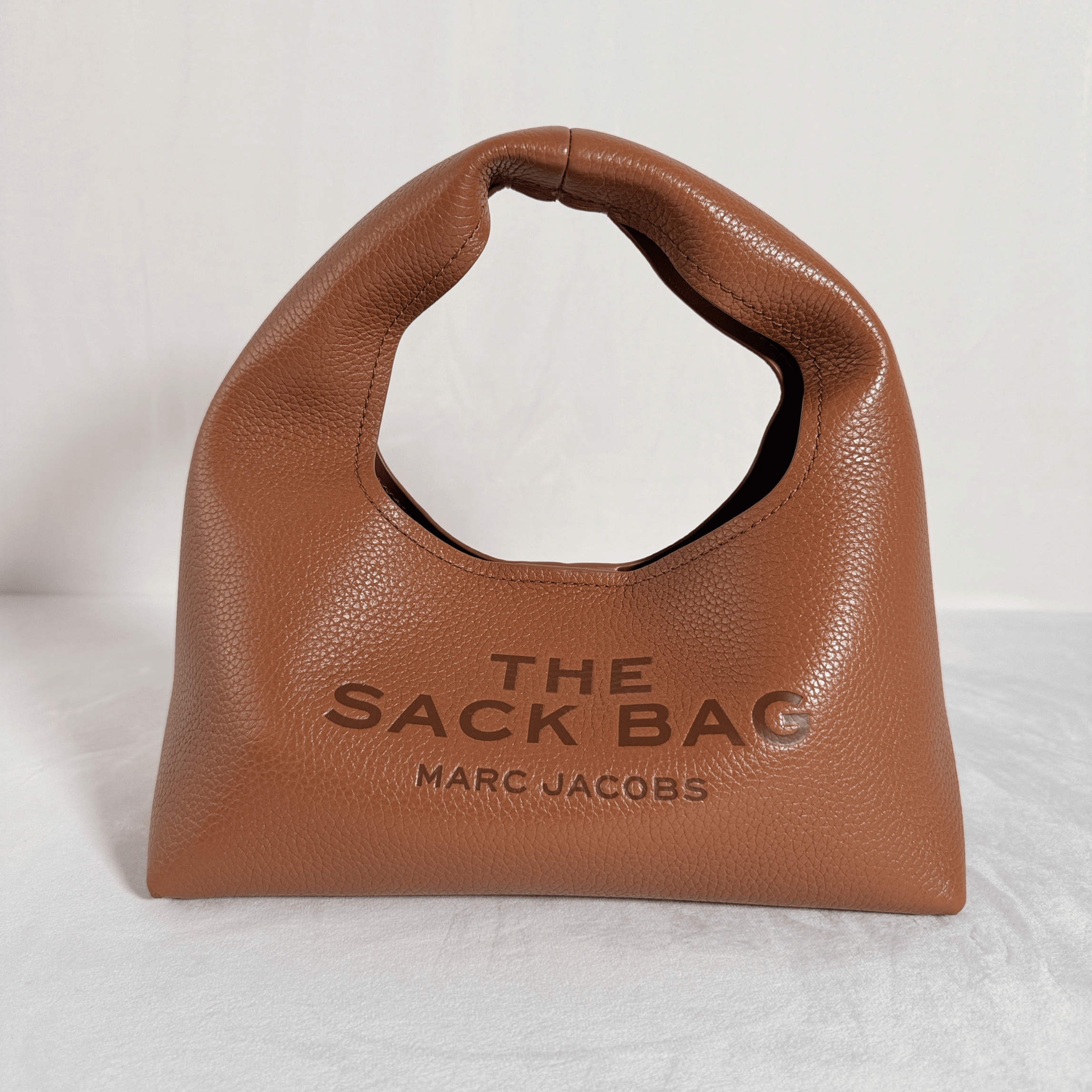 SAC MARC JACOBS THE MINI SACK BAG - CUIR GRAINE CAMEL - La Belle Boutique