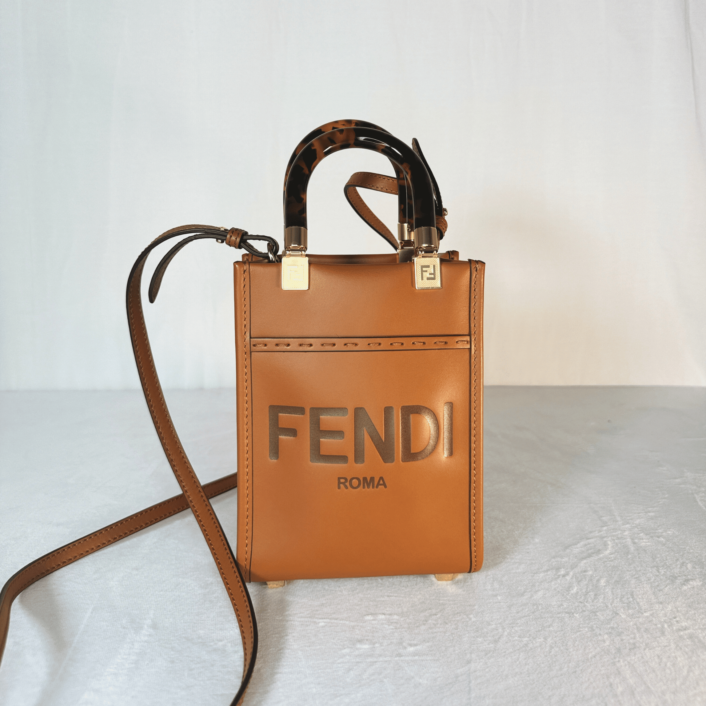 SAC FENDI SUNSHINE MINI SHOPPER EN CUIR CAMEL - La Belle Boutique