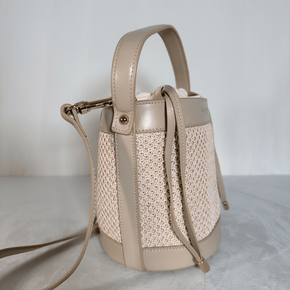 LANCASTER - SAC SEAU SO OSIER - CUIR ET EFFET RAPHIA IVOIRE - BANDOULIERE AMOVIBLE