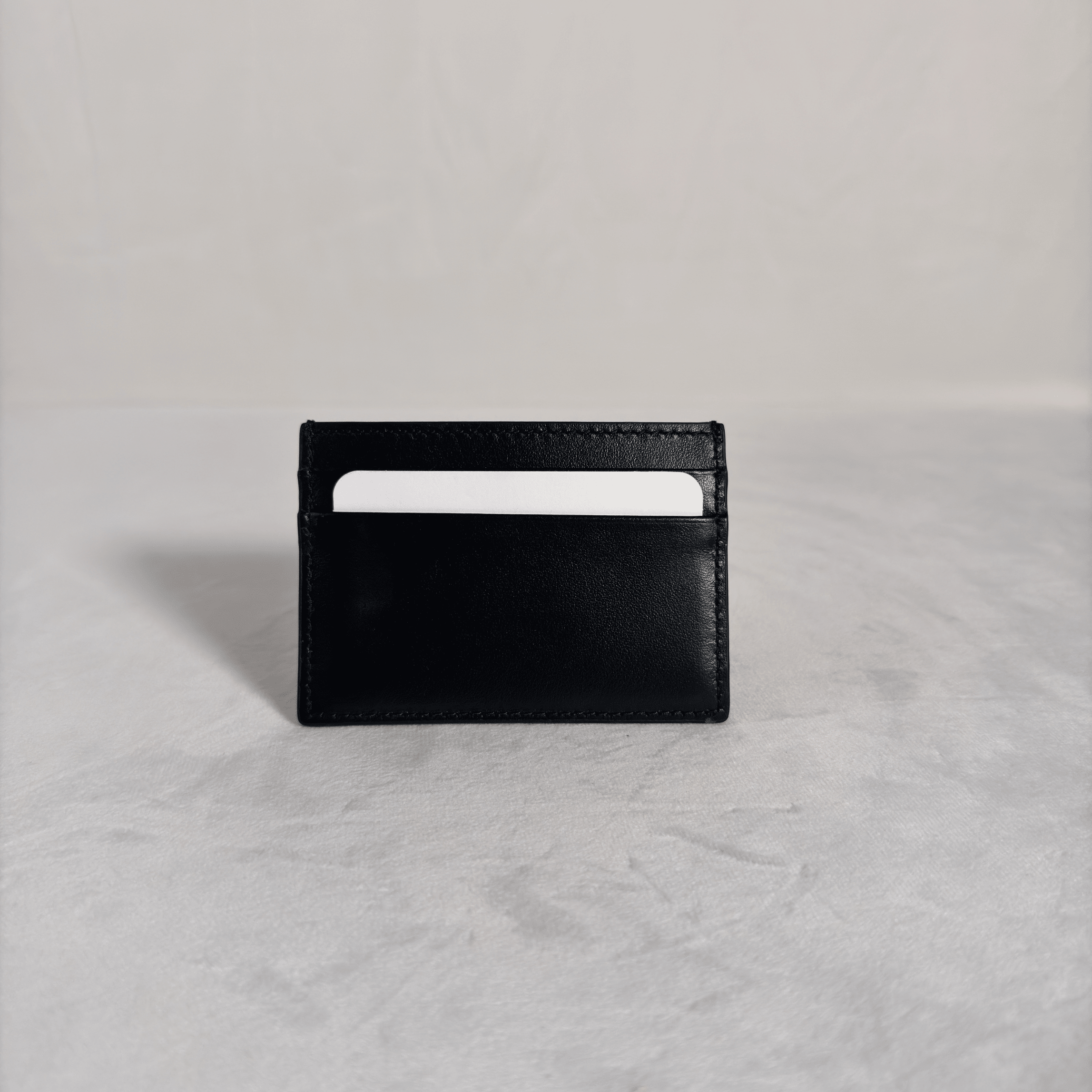 PORTE - CARTE GUCCI - CUIR LISSE NOIR - LOGO DORE - La Belle Boutique