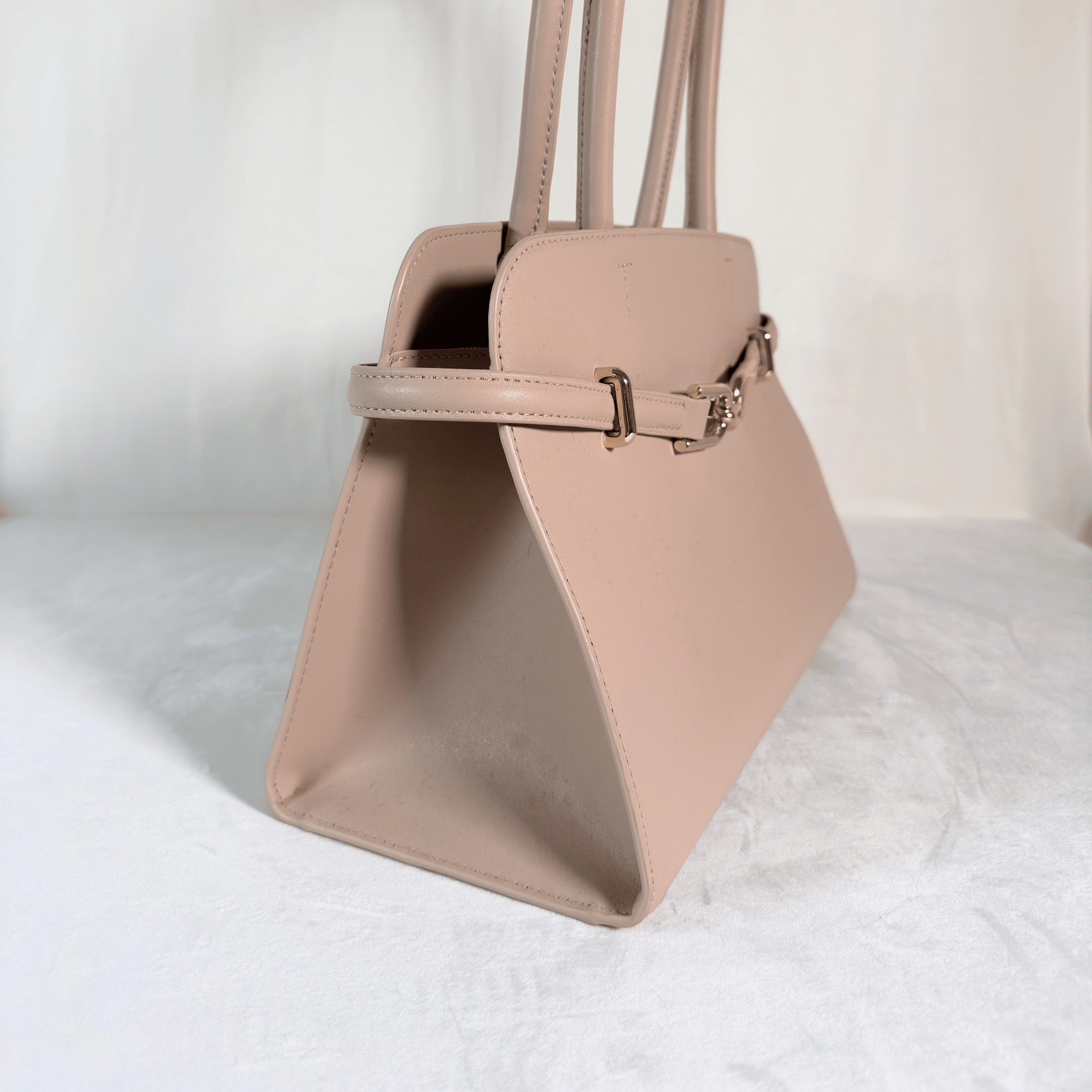 SAC PORTE MAIN FURLA FLOW - CUIR GREIGE - La Belle Boutique