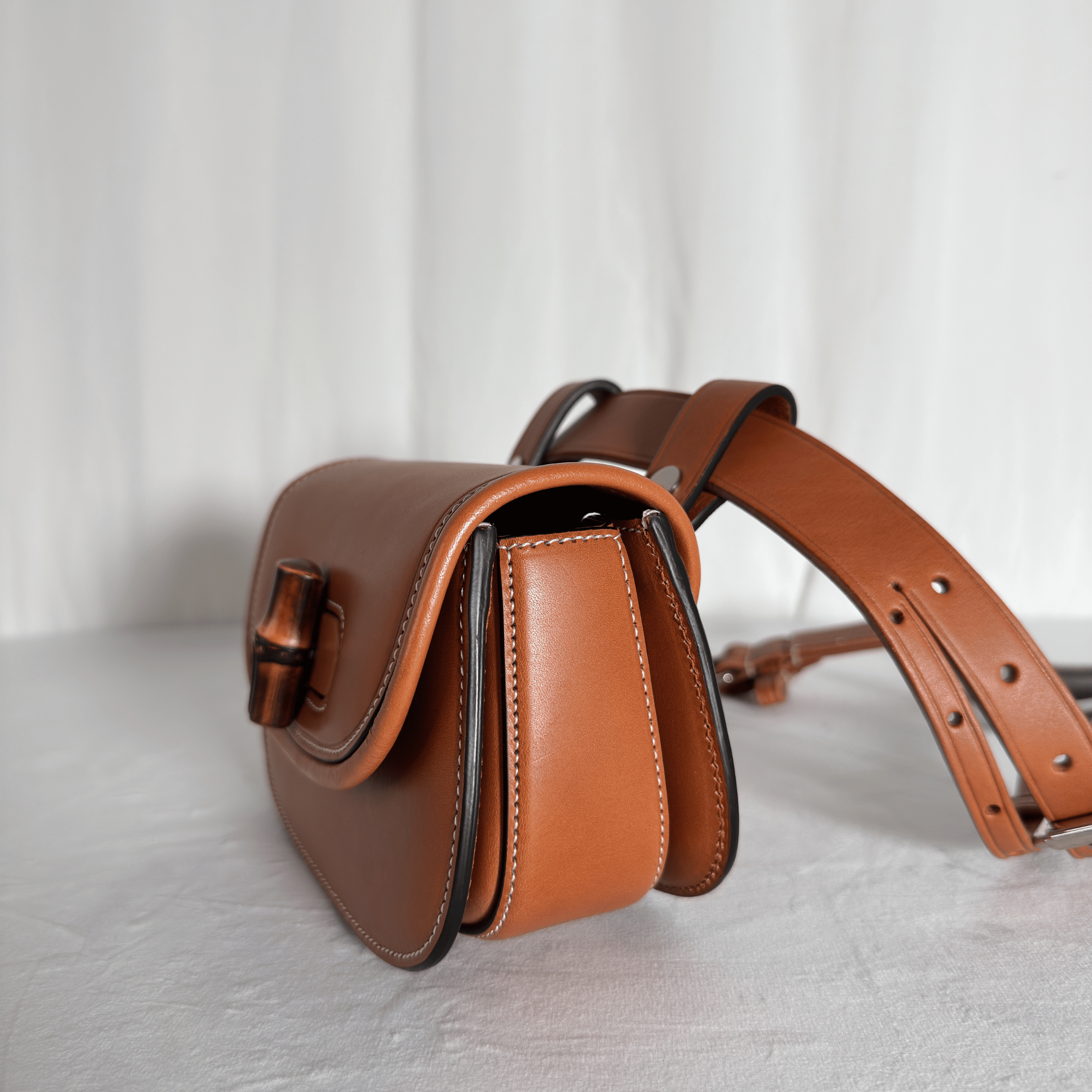 SAC CEINTURE GUCCI BAMBOO 1947 - CUIR LISSE COGNAC - QUINCAILLERIE GUN-METAL