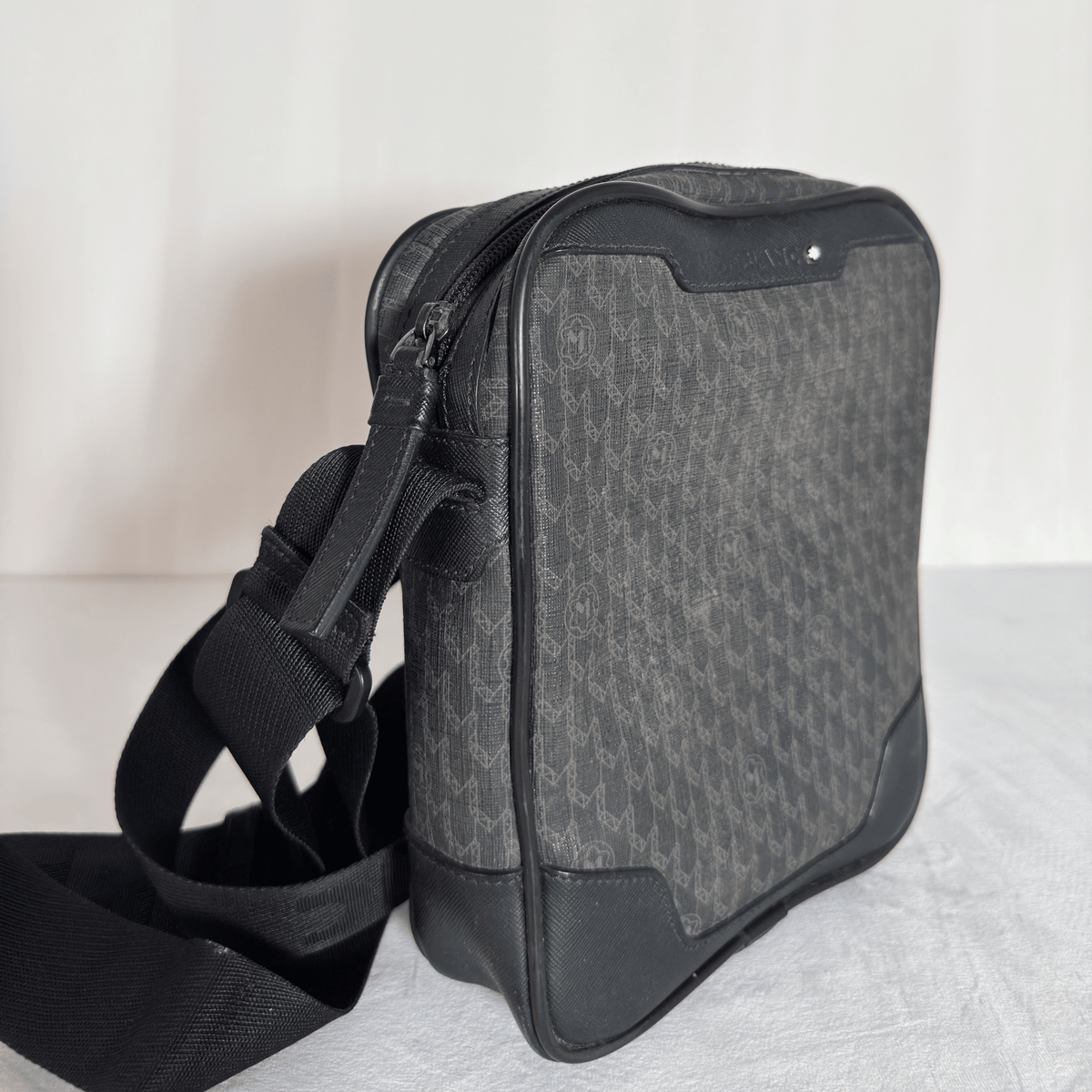 MONTBLANC - M_GRAM 4810 MESSENGER - TOILE MONOGRAMME NOIRE