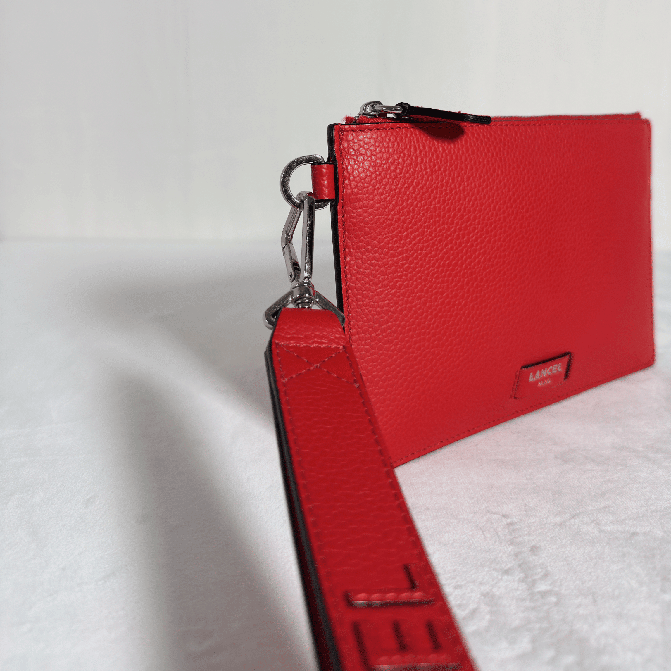 POCHETTE ZIPPEE S AVEC DRAGONNE LANCEL - La Belle Boutique