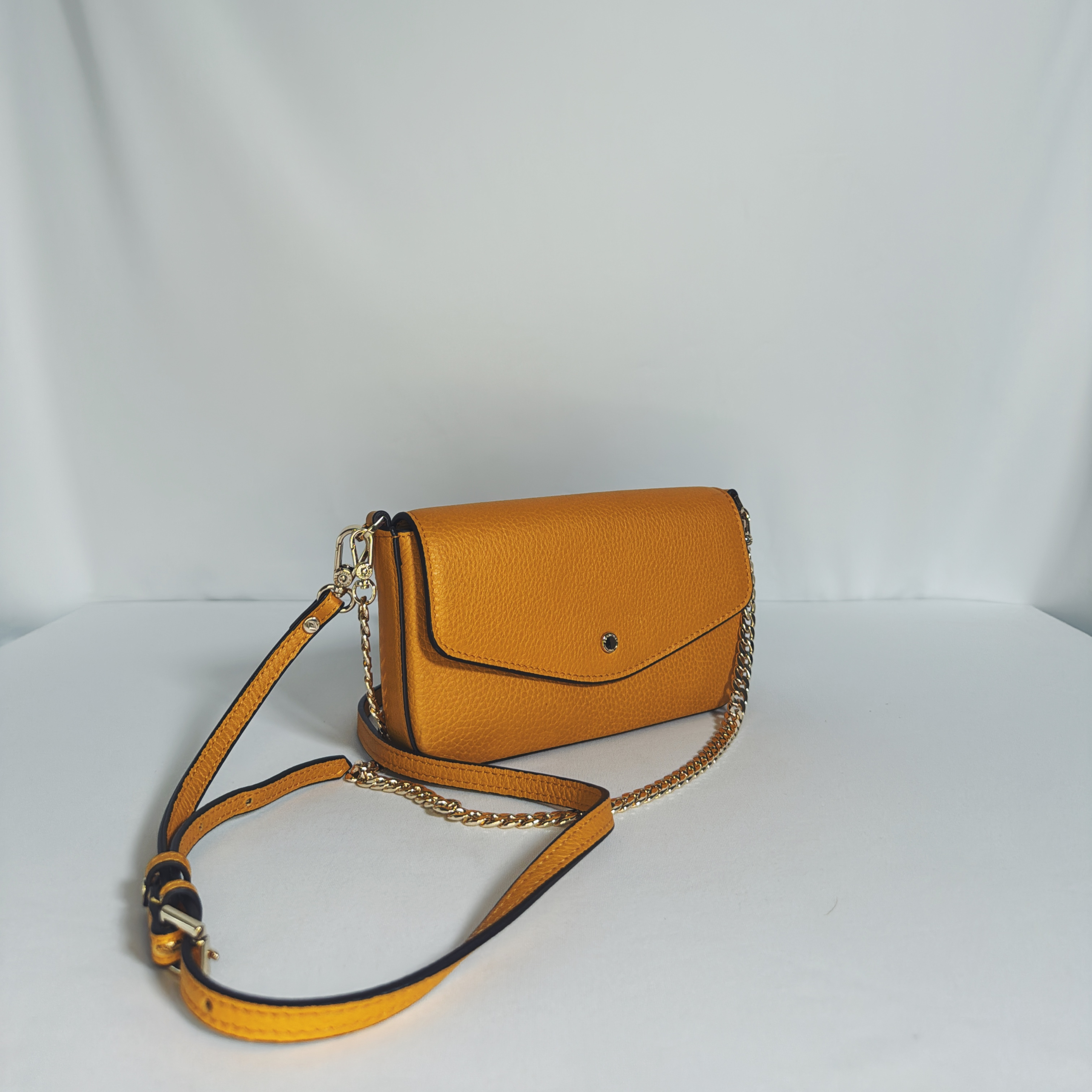 Sac pochette Pourchet Le Club safran en cuir grainé