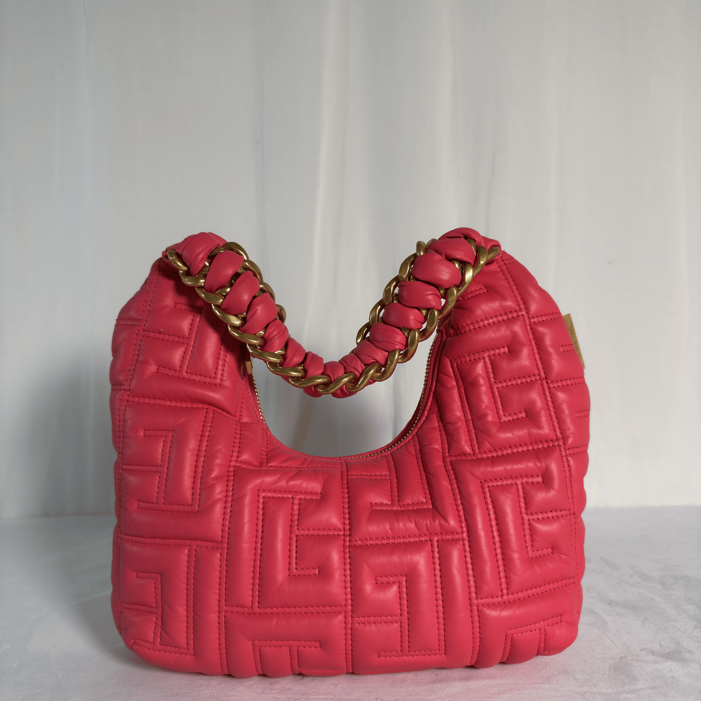 BALMAIN - SAC EPAULE PILLOW - CUIR MATELASSE MONOGRAMME ROSE FUCHSIA