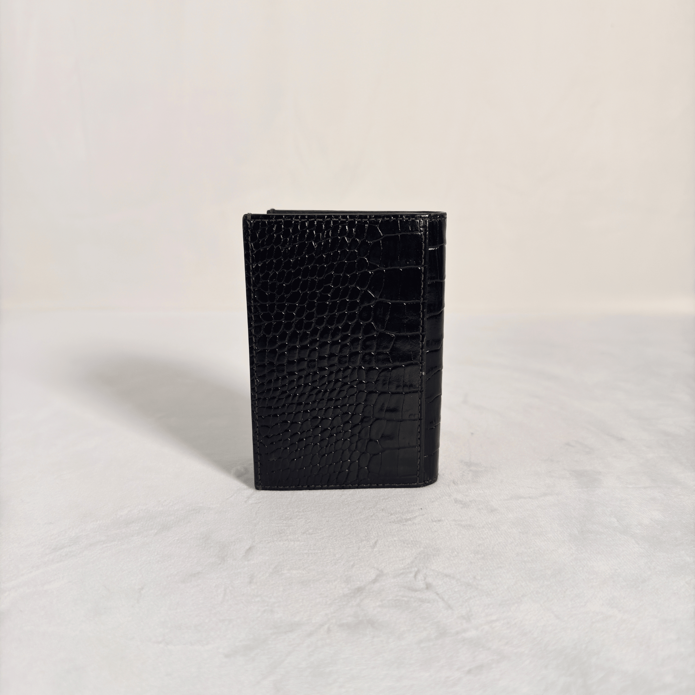 PORTE - CARTE MONTBLANC - CUIR EMBOSSE FACON CROCODILE NOIR - La Belle Boutique