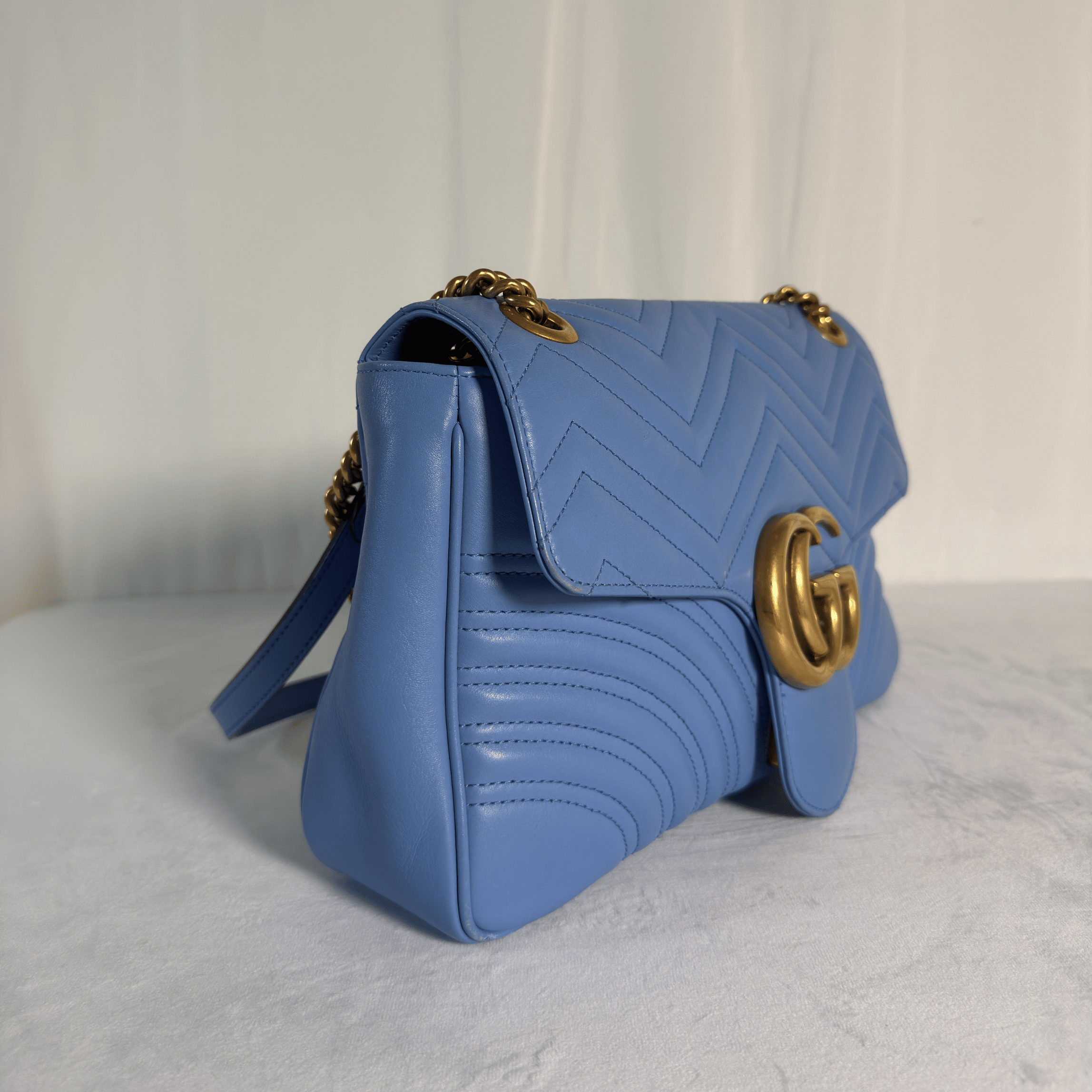 GUCCI - SAC GG MARMONT LARGE - CUIR MATELASSE BLEU PERVENCHE