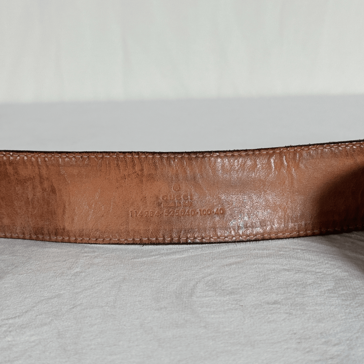 GUCCI - CEINTURE BOUCLE G ENTRELACÉS - SANGLE WEB VERT ET ROUGE - REVERS CUIR COGNAC - TAILLE 100