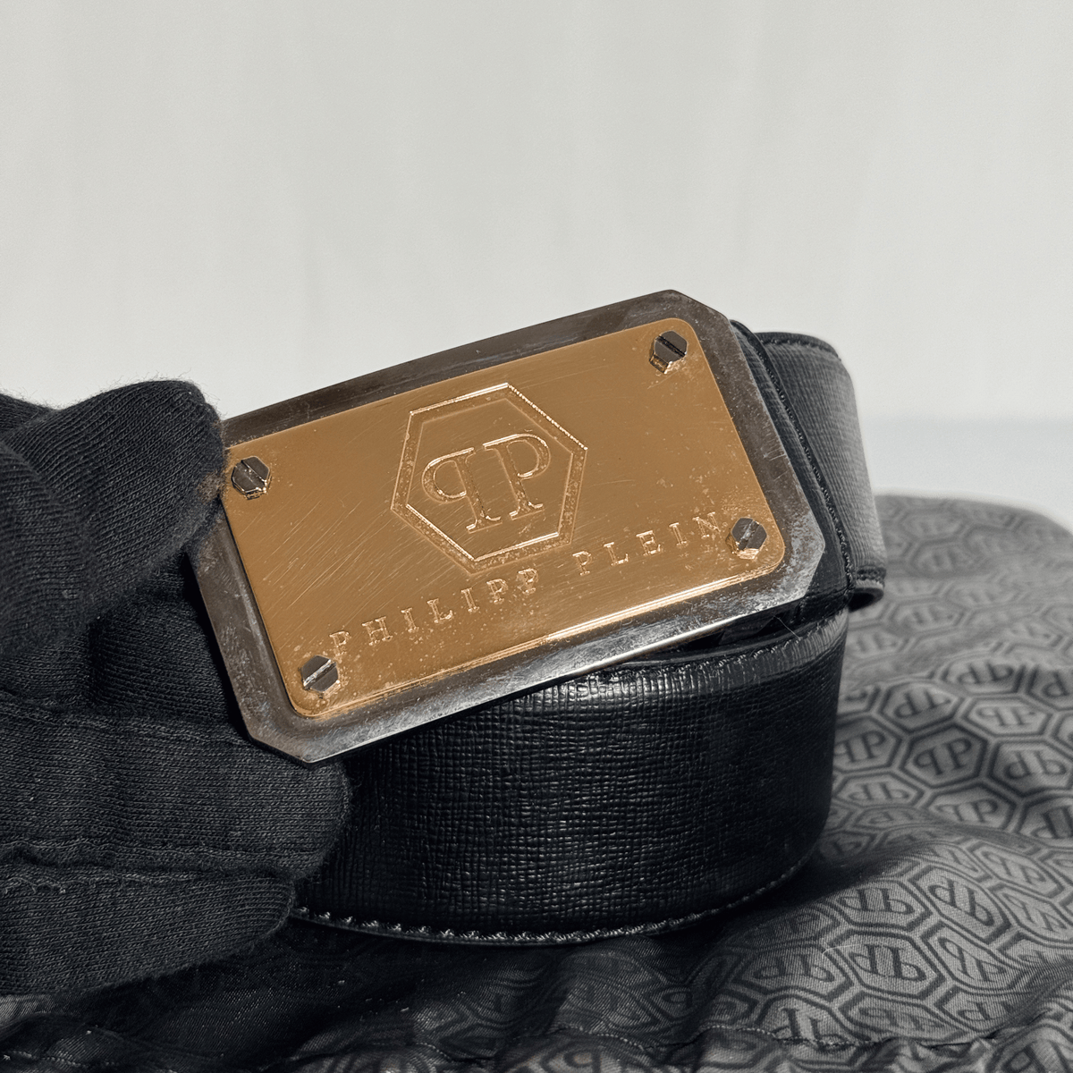 PHILIPP PLEIN - CEINTURE À PLAQUE LOGO - CUIR SAFFIANO NOIR - TAILLE 100