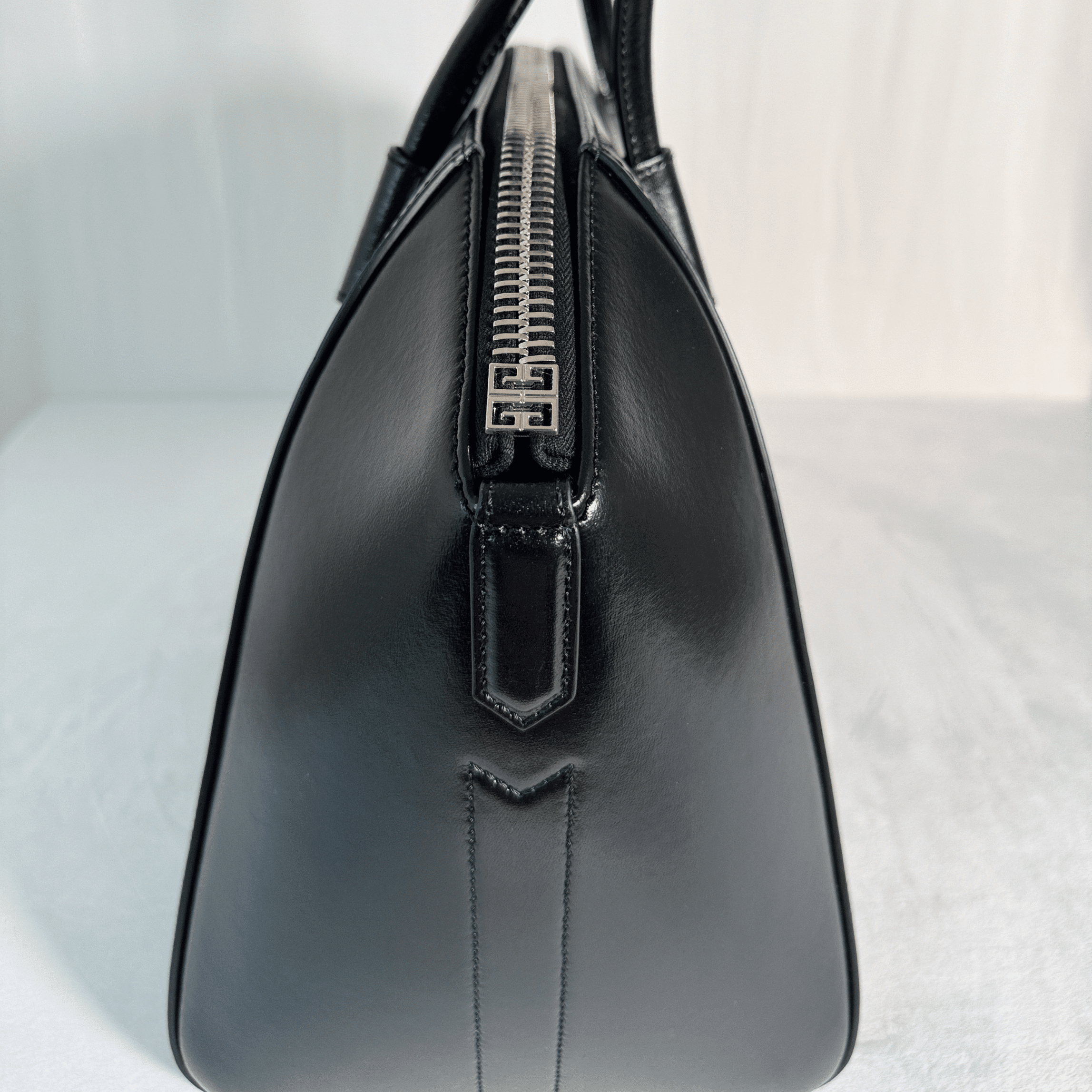 SAC GIVENCHY ANTIGONA SHOPPER LARGE - CUIR BOX NOIR - La Belle Boutique