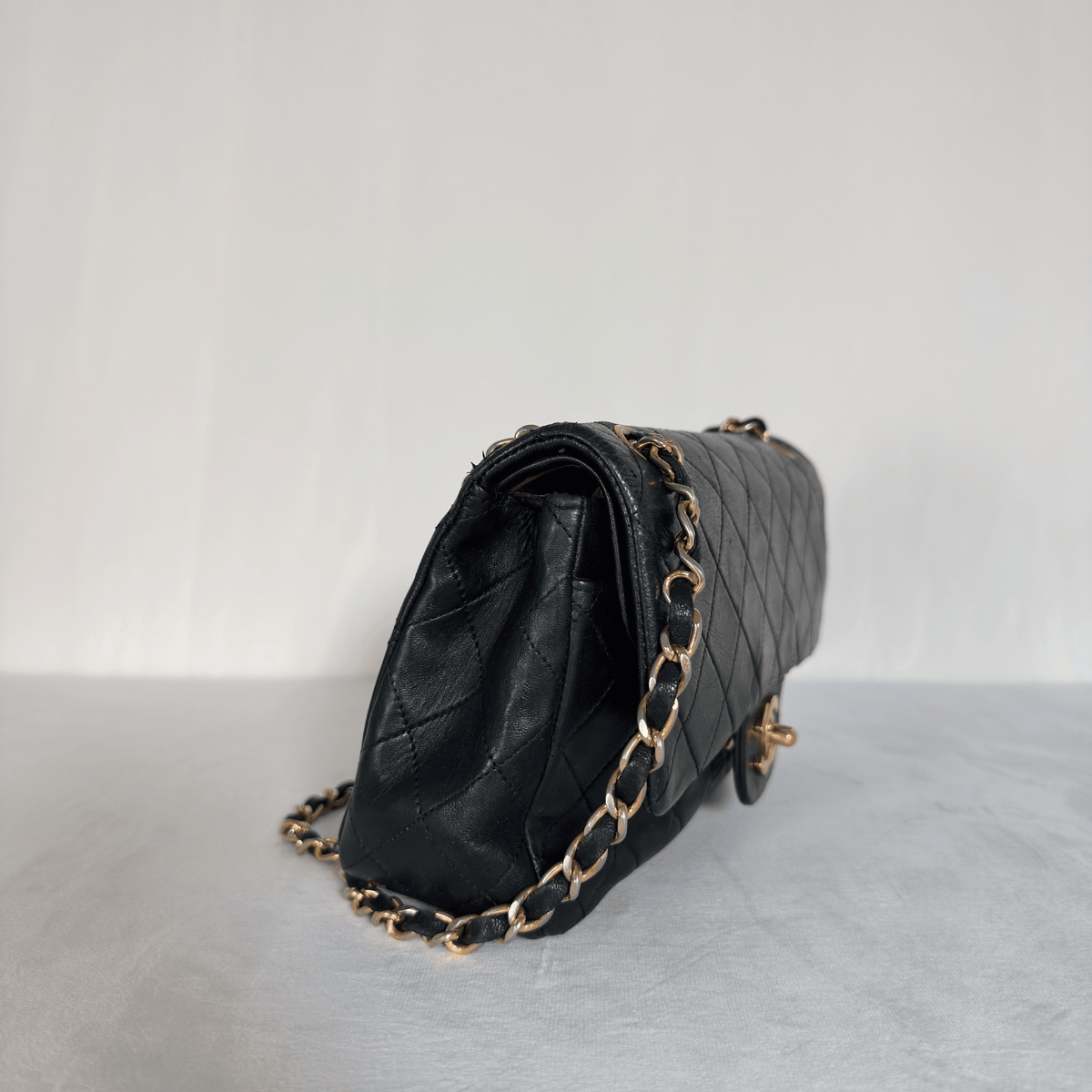 CHANEL - CLASSIQUE TIMELESS SMALL 23 - CUIR AGNEAU NOIR - QUINCAILLERIE DORÉE
