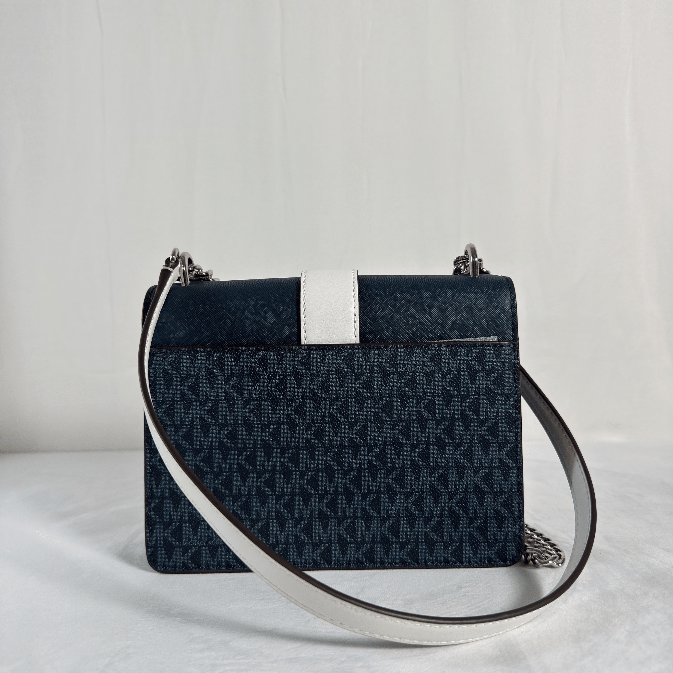 SAC BANDOULIERE MICHAEL KORS GREENWICH SMALL - TOILE NAVY/BLANC - La Belle Boutique