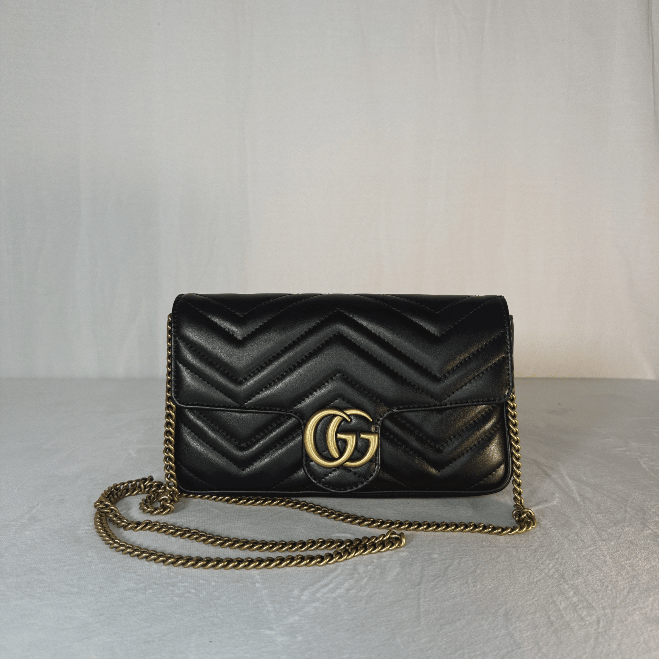 SAC GUCCI GG MARMONT MINI EN CUIR MATELASSÉ NOIR - La Belle Boutique