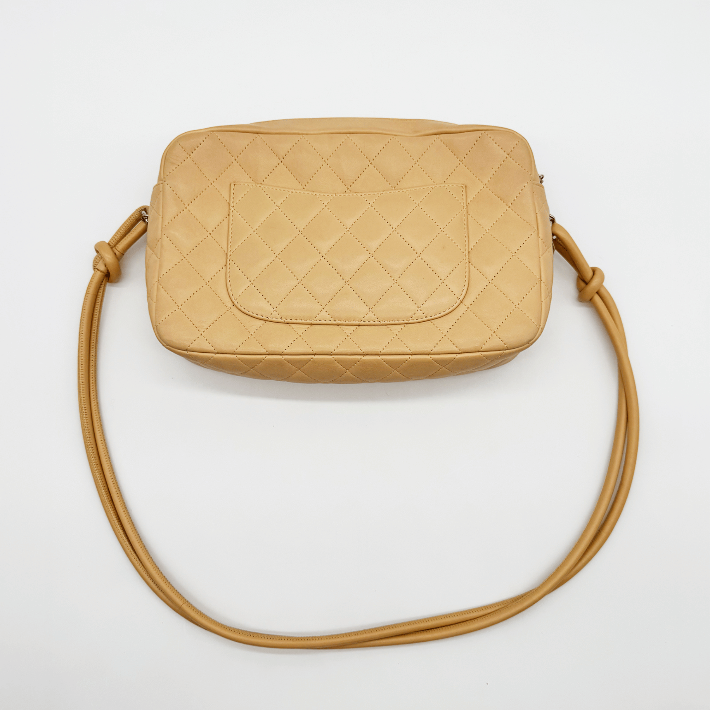 Chanel Ligne Cambon Camera Bag cuir agneau beige vintage authentifié - La Belle Boutique  vue de dos