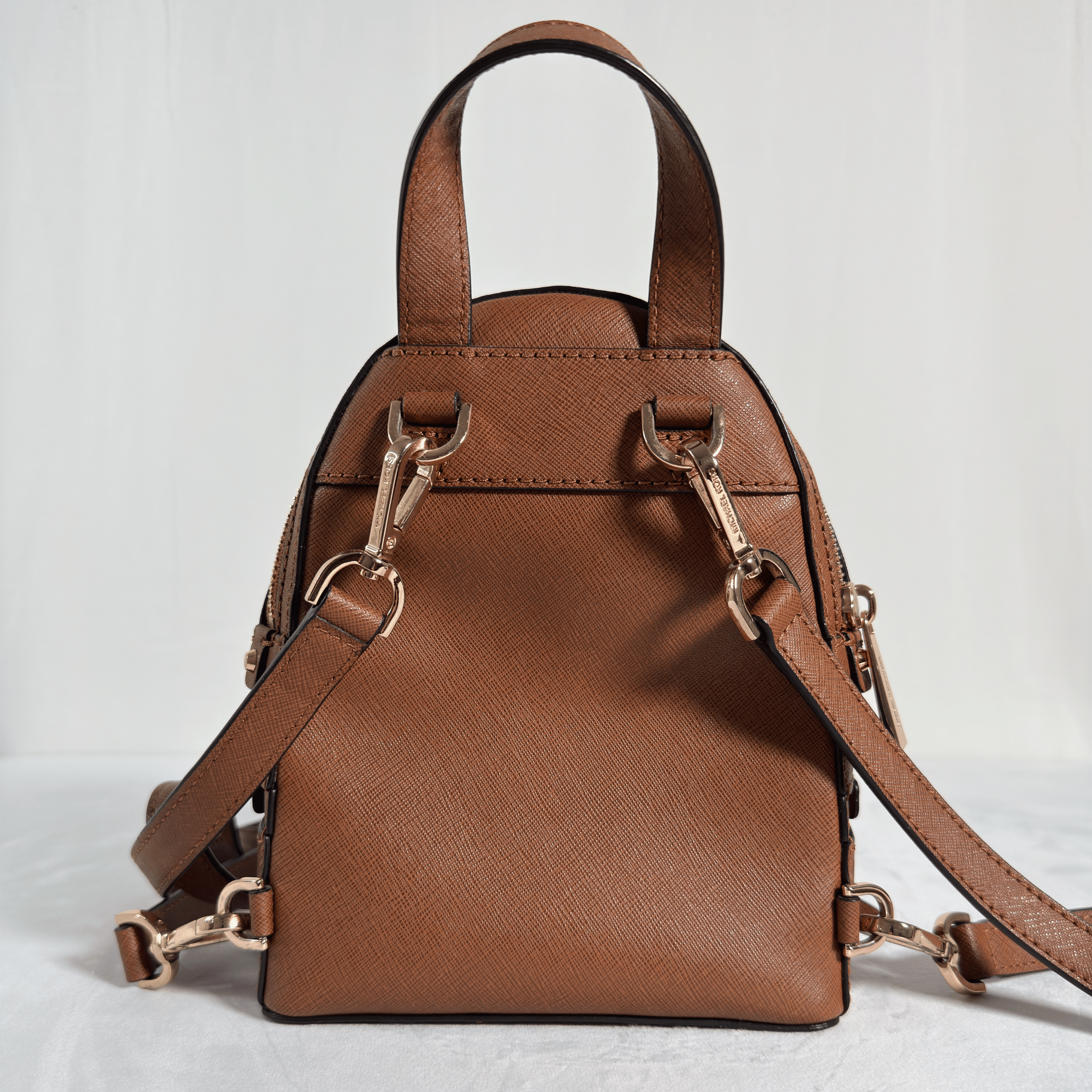 MICHAEL KORS - RHEA XTRA SMALL BACKPACK CONVERTIBLE - CUIR SAFFIANO CAMEL