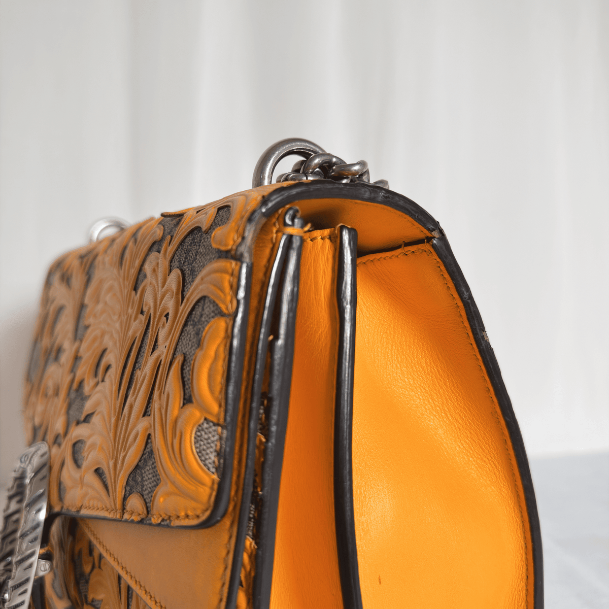 GUCCI - SAC DIONYSUS MEDIUM - TOILE GG SUPREME - ARABESQUES CUIR OCRE - ÉDITION LIMITÉE - La Belle Boutique