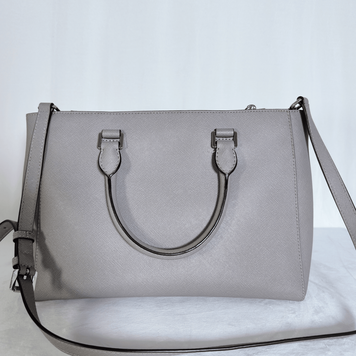 MICHAEL KORS -KELLEN MEDIUM - CUIR SAFFIANO GRIS PERLE - BANDOULIERE AMOVIBLE