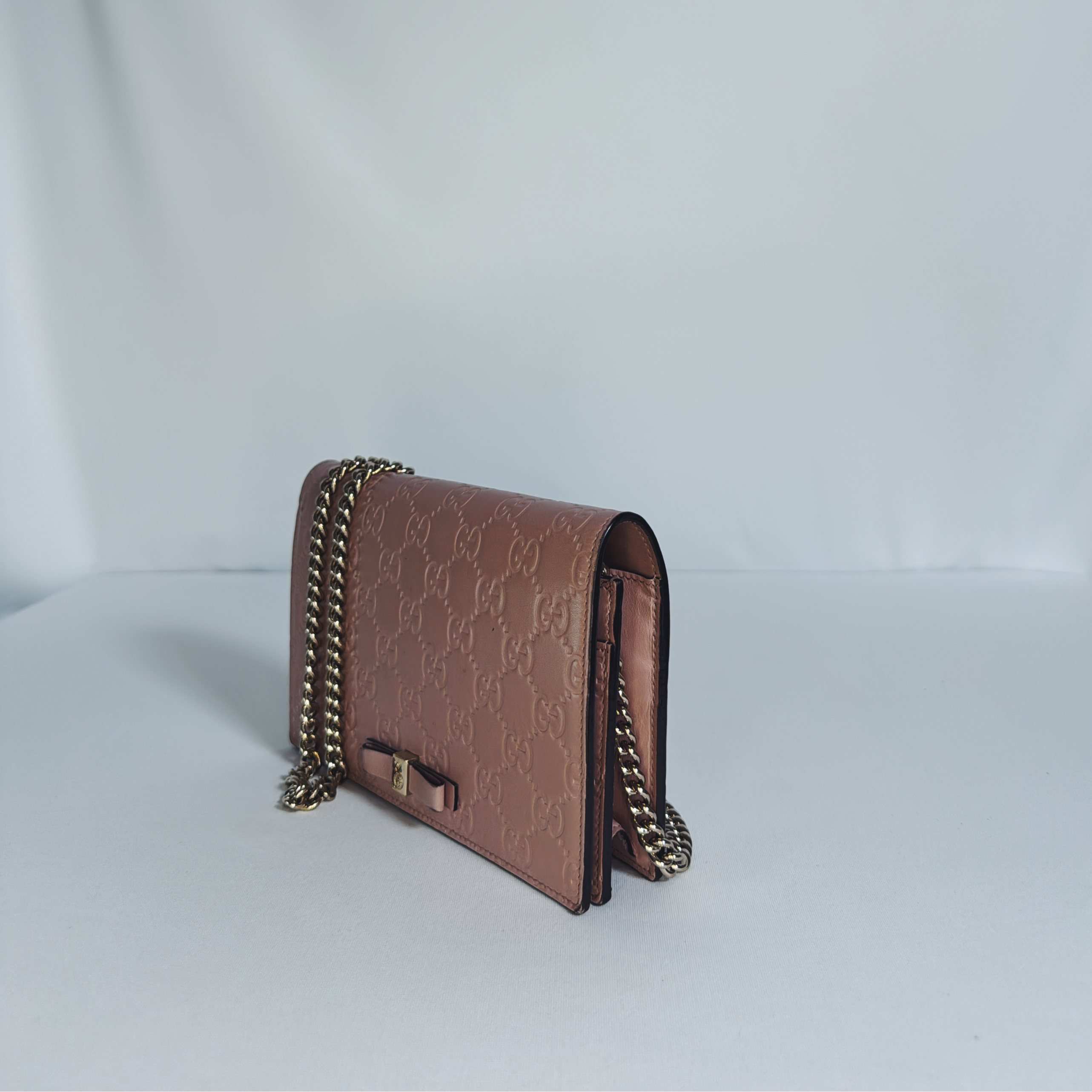 Pochette Wallet on Chain Gucci – Cuir embossé Guccissima rose nude