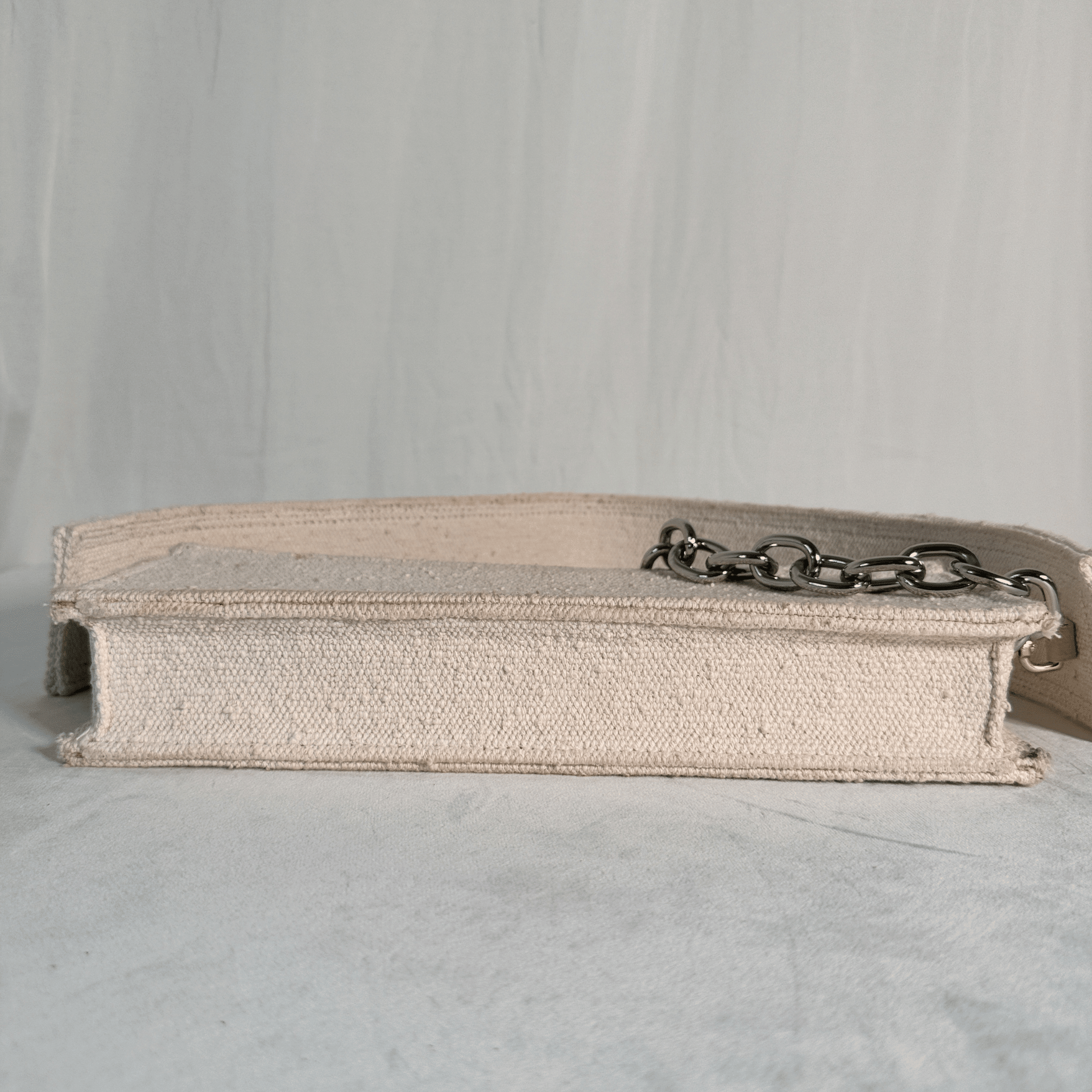 SAC JACQUEMUS LE CIUCIU – TOILE LIN ECRU ET CHAINE BICOLORE - La Belle Boutique