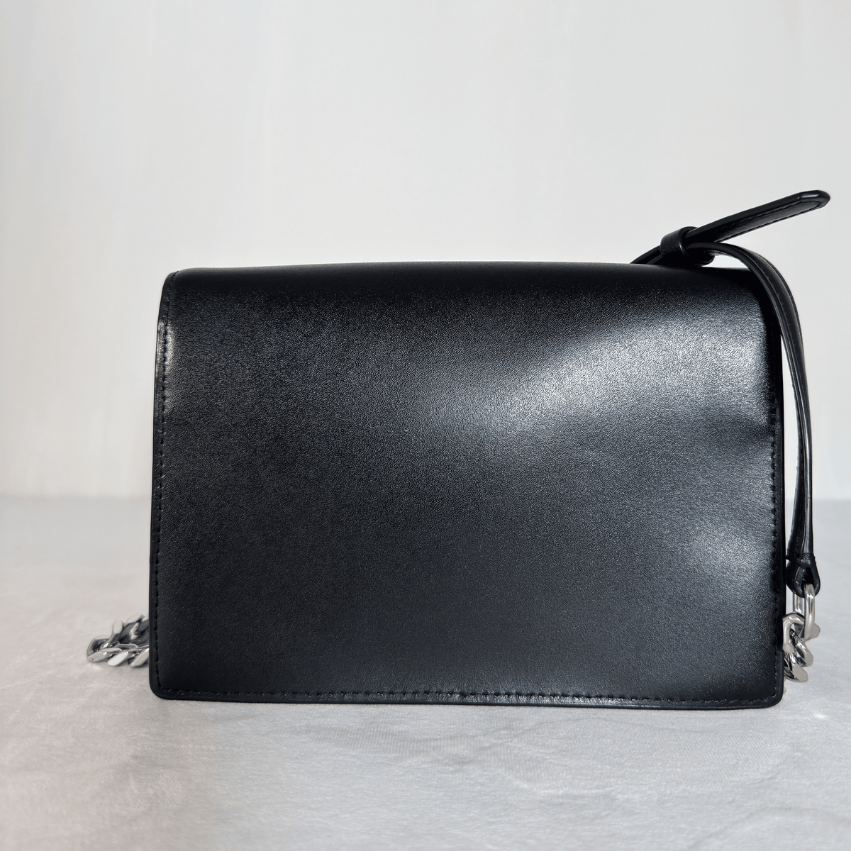 KARL LAGERFELD - SAC BANDOULIERE - CUIR LISSE NOIR - LOGO KARL PAILLETE