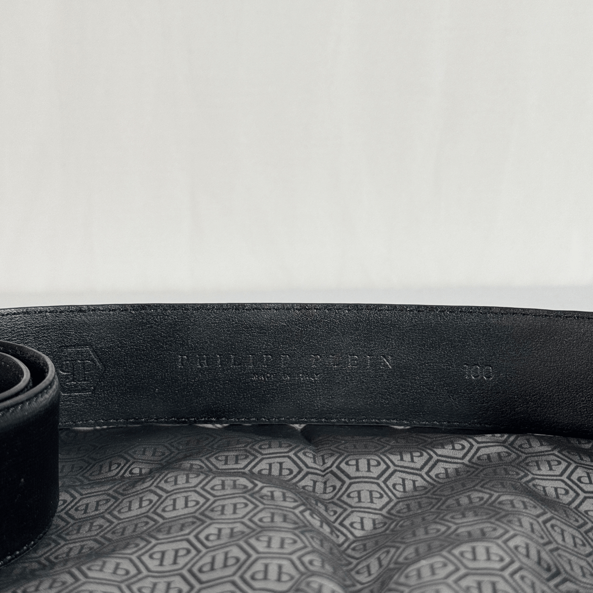 PHILIPP PLEIN - CEINTURE À PLAQUE LOGO - CUIR SAFFIANO NOIR - TAILLE 100