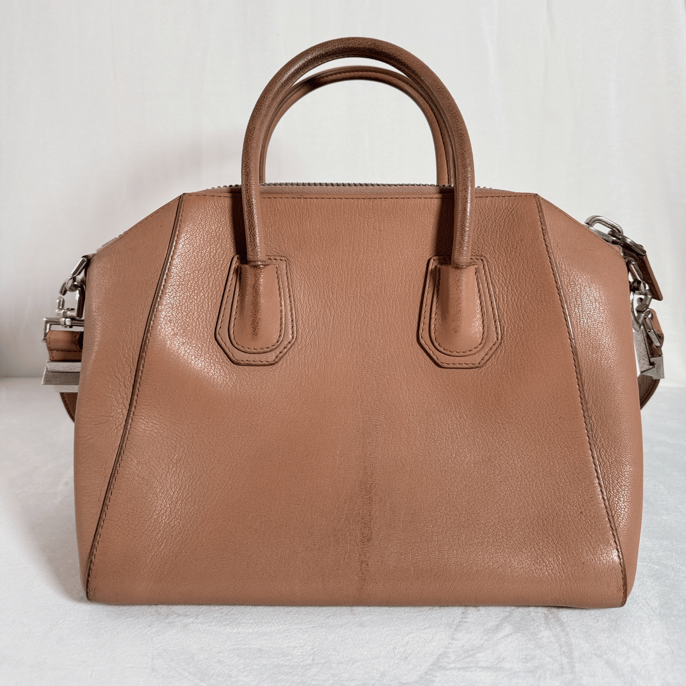 SAC GIVENCHY ANTIGONA MINI - CUIR GRAINE BEIGE/NUDE - La Belle Boutique