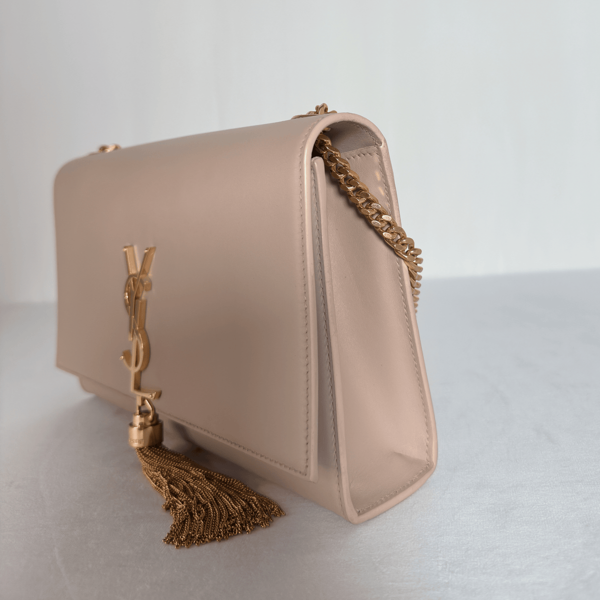 SAINT LAURENT - KATE MEDIUM TASSEL - CUIR LISSE NUDE ROSE POUDRÉ
