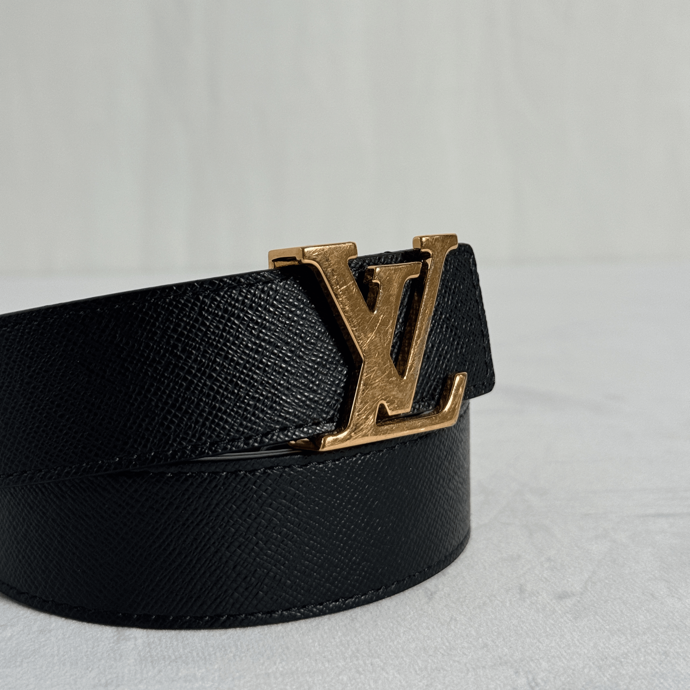 CEINTURE LOUIS VUITTON LV INITIALES REVERSIBLE 40 MM NOIR/MONOGRAM - La Belle Boutique