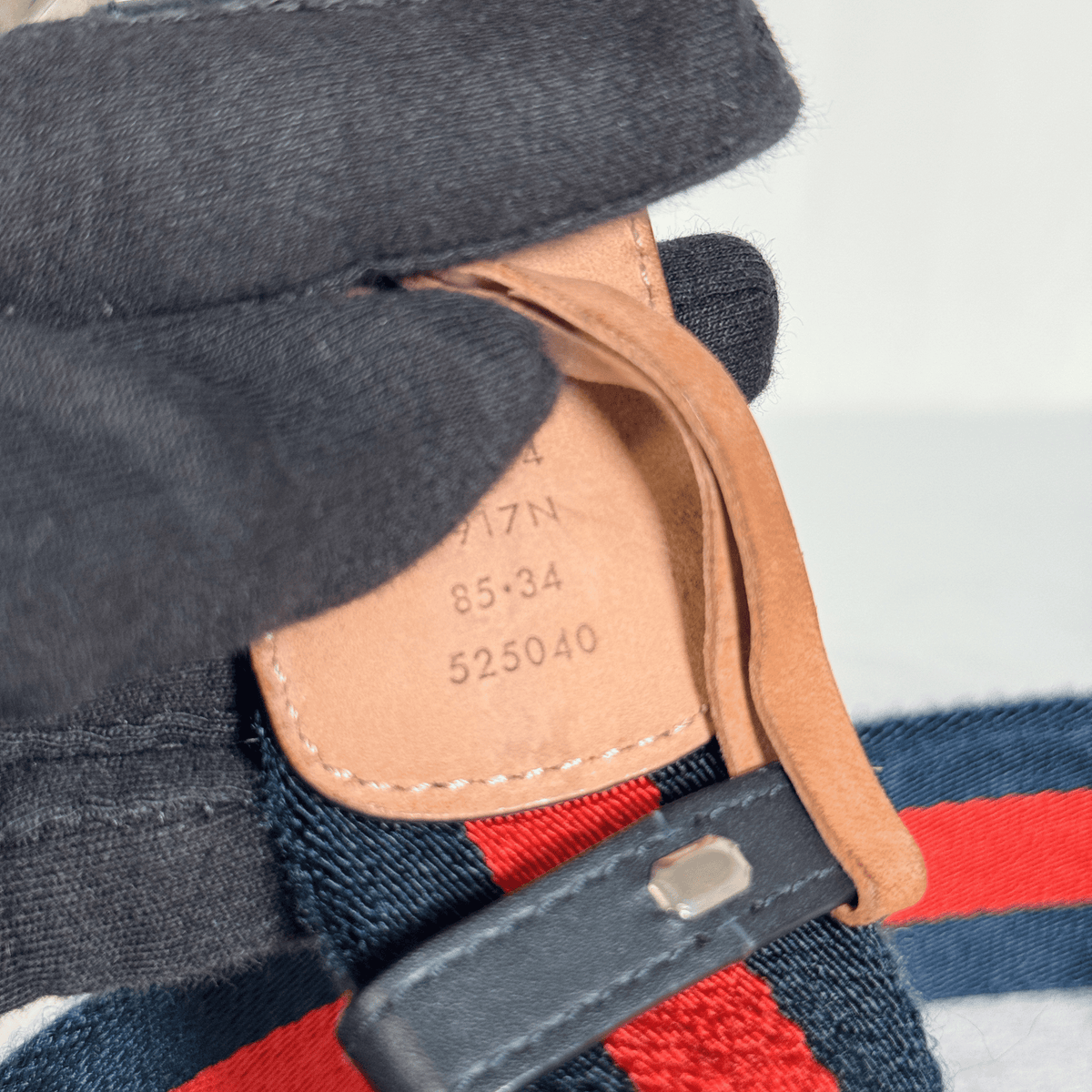 GUCCI - CEINTURE BOUCLE G ENTRELACES - SANGLE WEB BLEU MARINE ET ROUGE - TAILLE 85