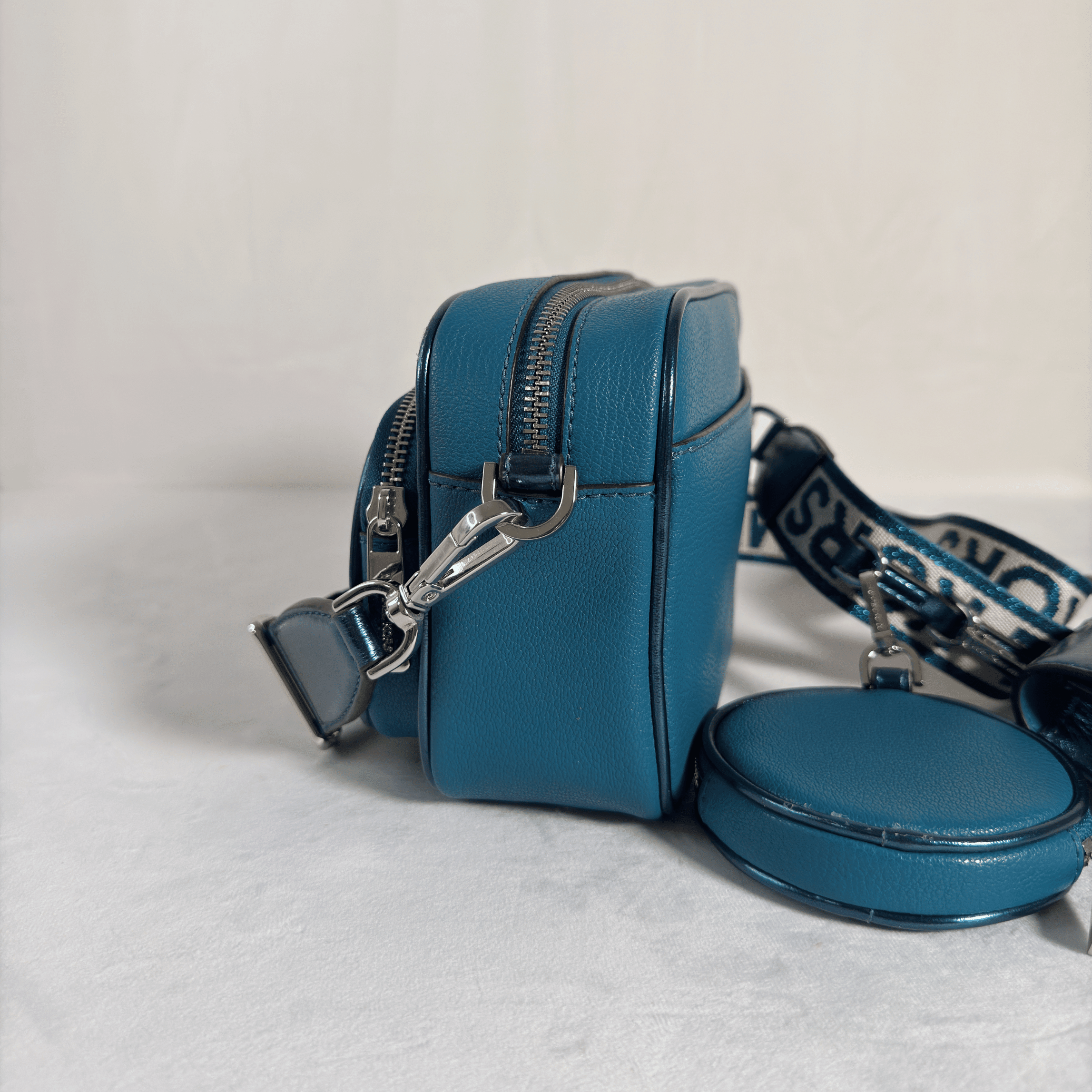 MICHAEL KORS BRYANT - CAMERA BAG + POCHETTE RONDE + MINI ETUI - La Belle Boutique