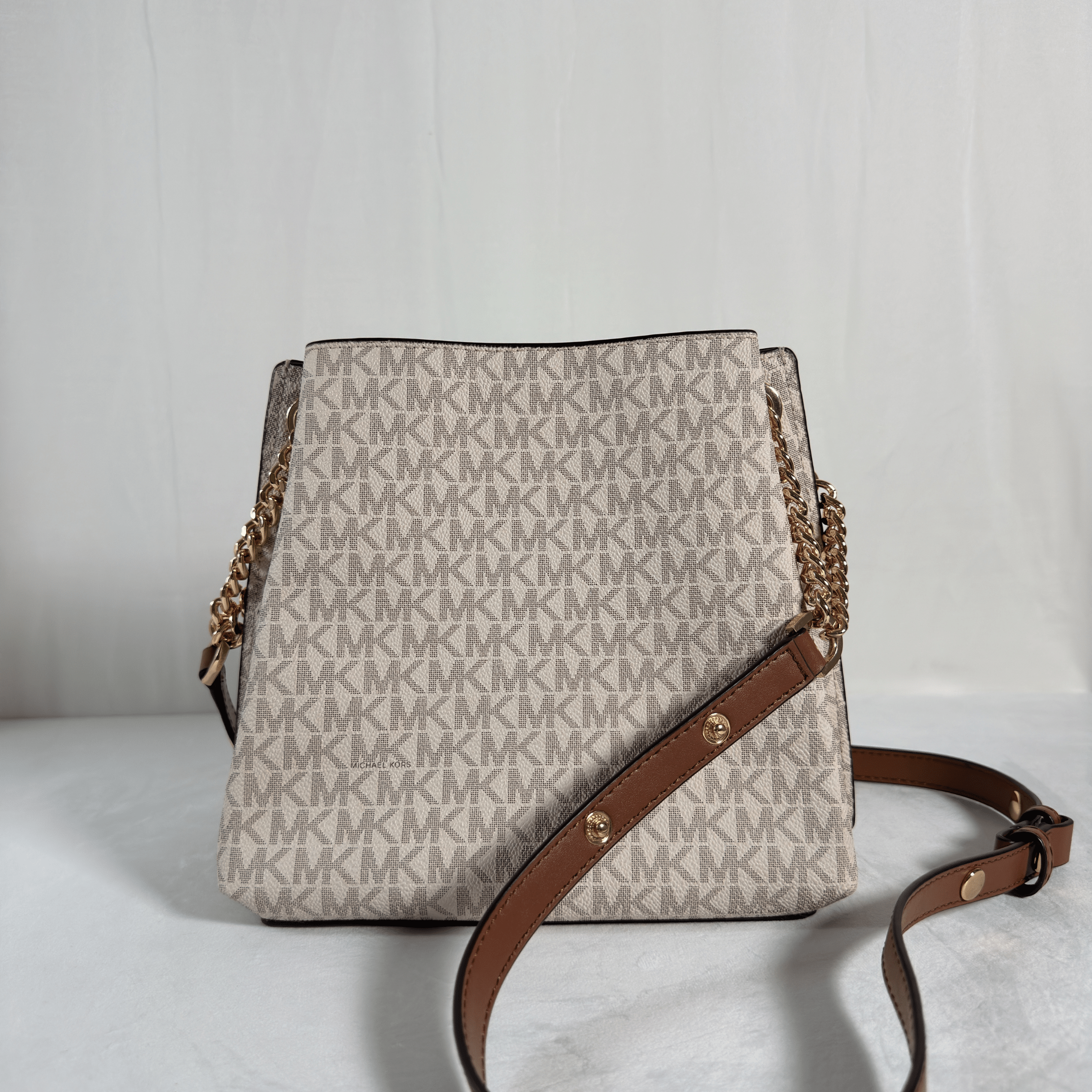 SAC BANDOULIERE MICHAEL JORS TEAGEN S - TOILE SIGNATURE MK BLANC/MARRON - La Belle Boutique