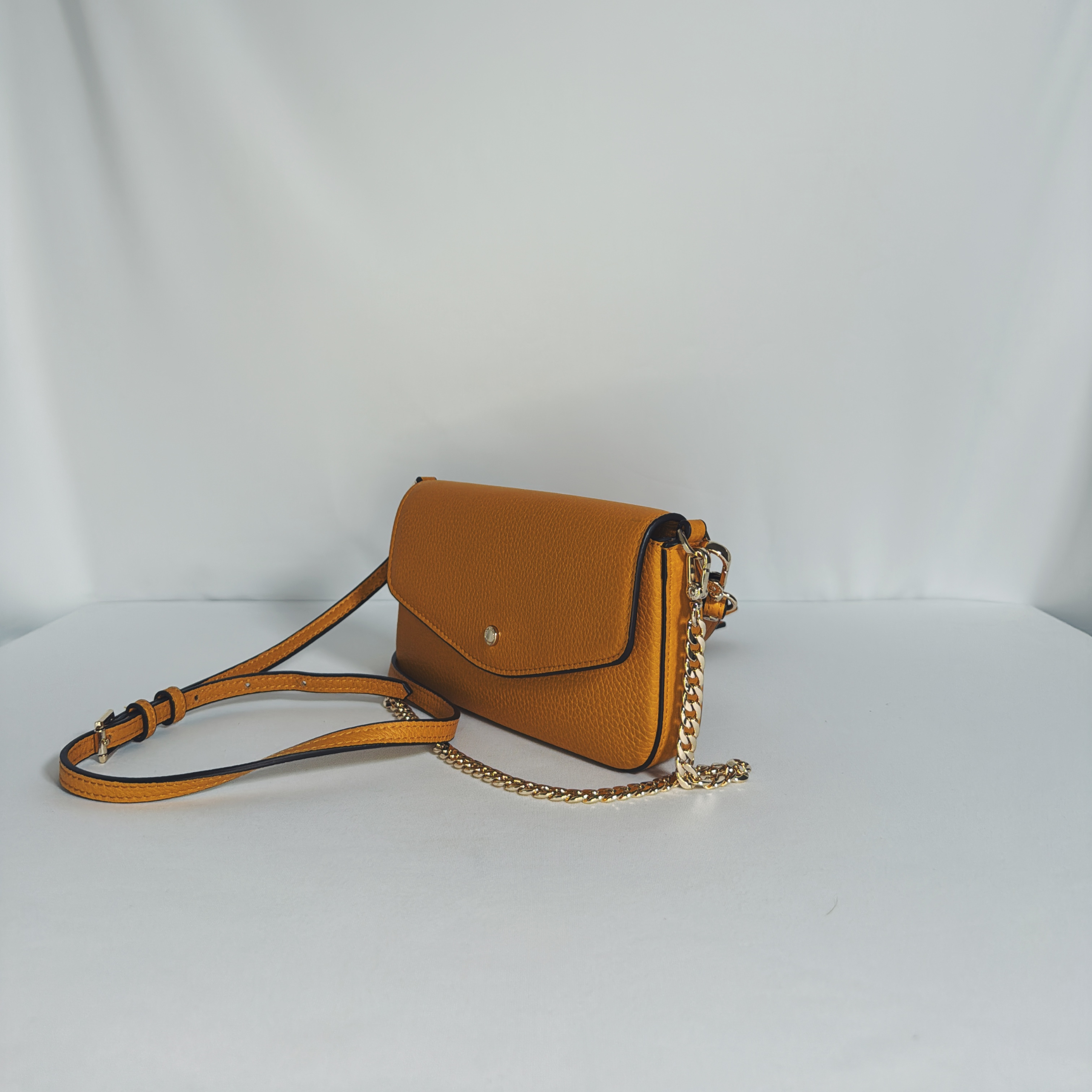 Sac pochette Pourchet Le Club safran en cuir grainé