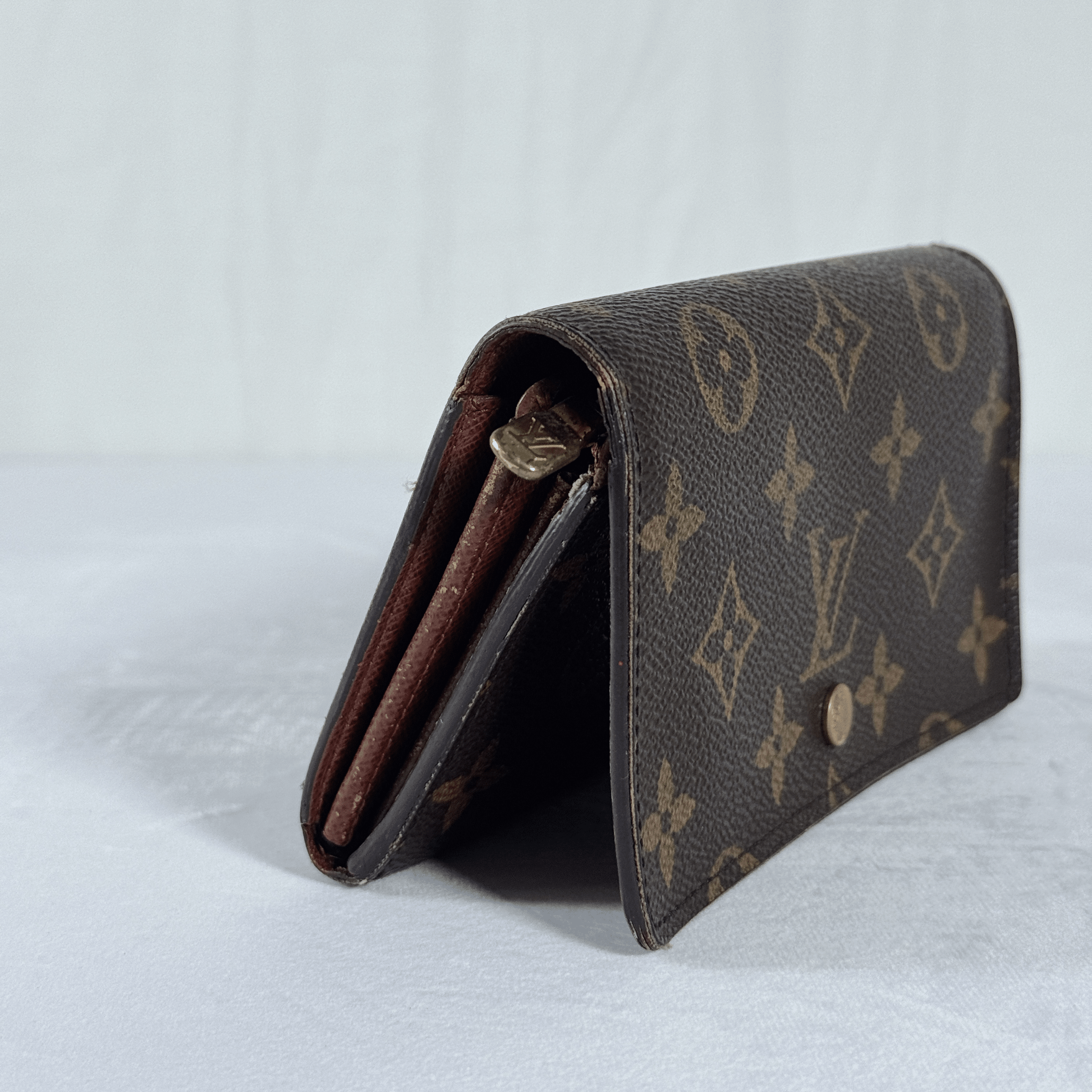 PORTEFEUILLE COMPACT ZIPPE TRESOR LOUIS VUITTON - TOILE MONOGRAMME VINTAGE - La Belle Boutique