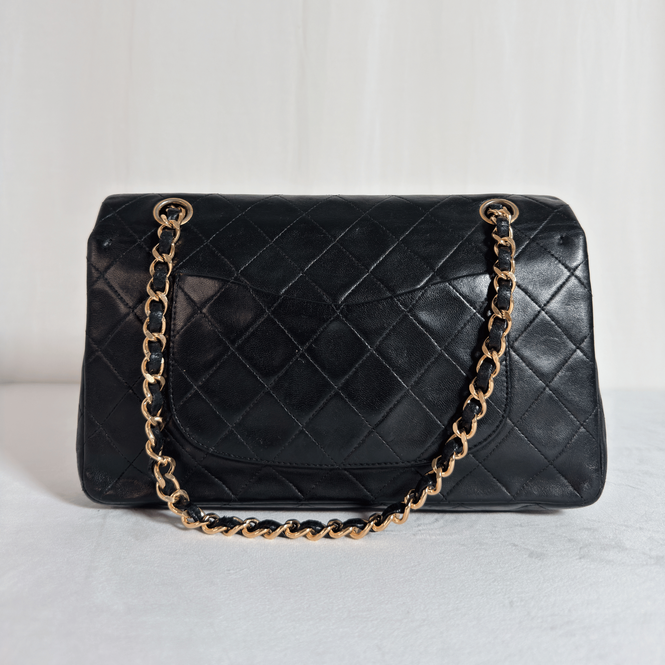 SAC BANDOULIERE CHANEL CLASSIQUE FLAP 25 - CUIR AGNEAU MATELASSE NOIR VINTAGE