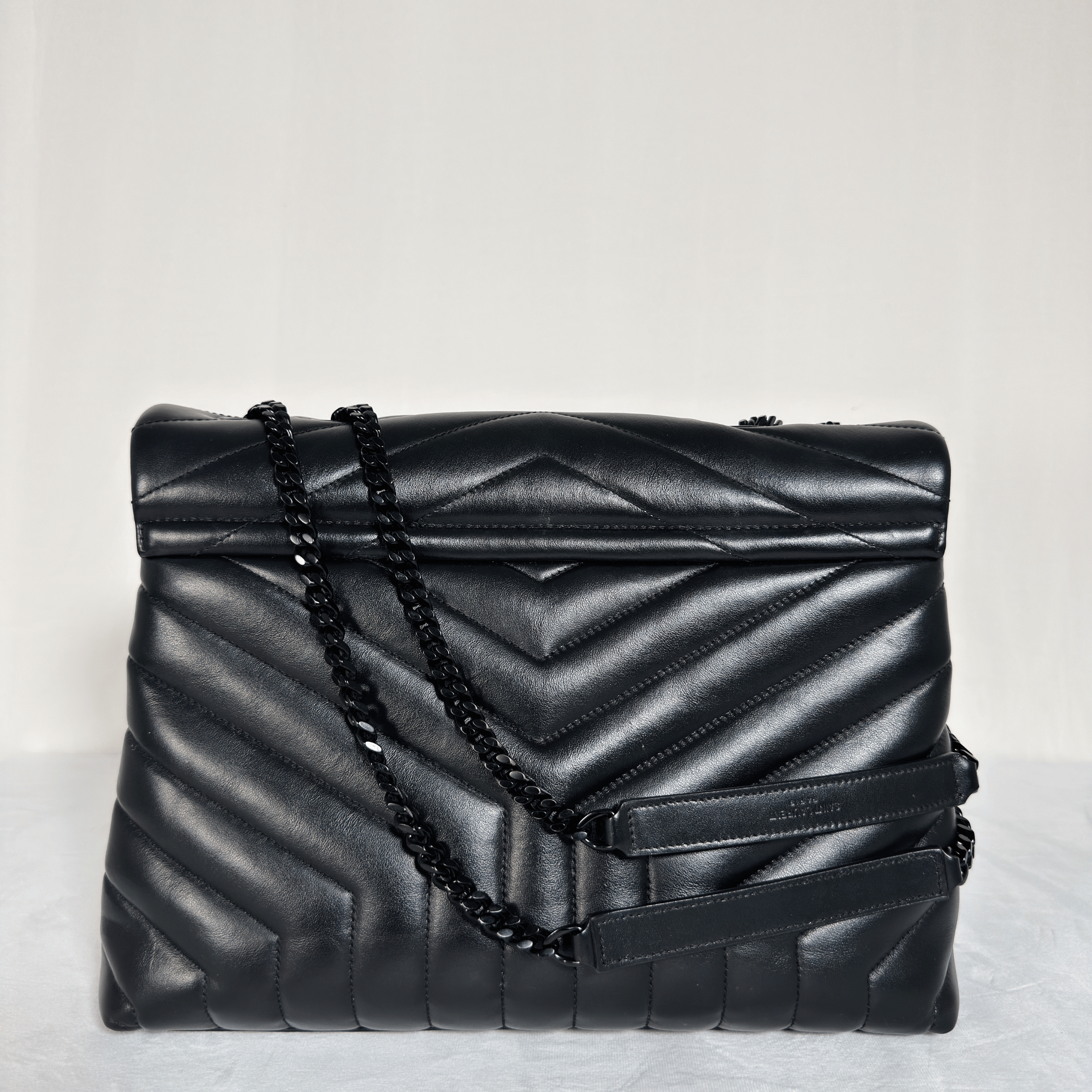 SAINT LAURENT - SAC LOULOU MOYEN - CUIR D'AGNEAU MATELASSÉ NOIR - BIJOUTERIE NOIRE