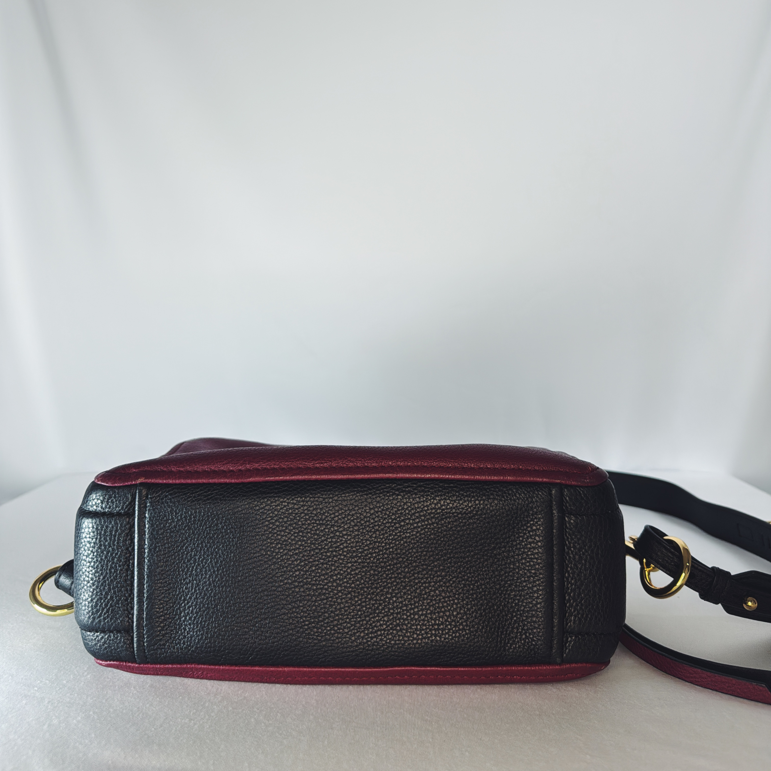 Marc Jacobs The Softshot 27 Crossbody Bag bordeaux
