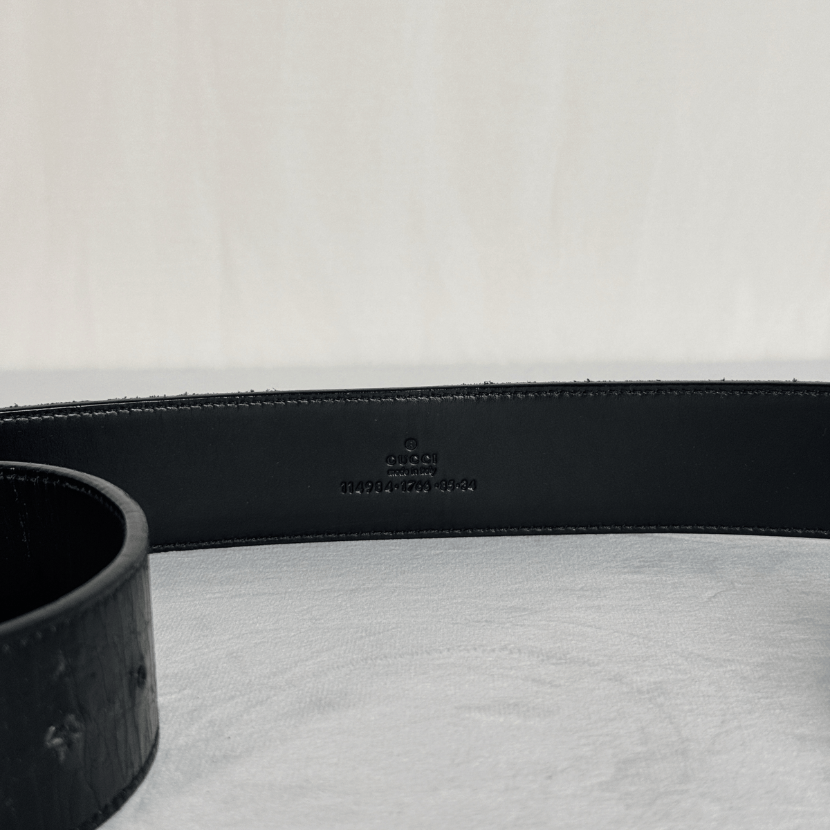 GUCCI - CEINTURE  BOUCLE G ENTRELACES - SANGLE WEB VERT ET ROUGE - CUIR NOIR - TAILLE 85