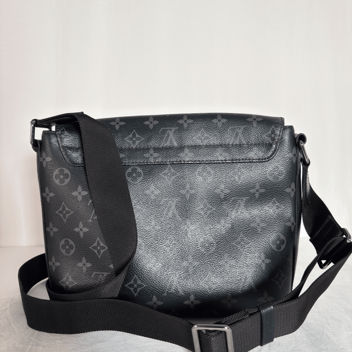 LOUIS VUITTON - DISTRICT PM - TOILE MONOGRAM ECLIPSE