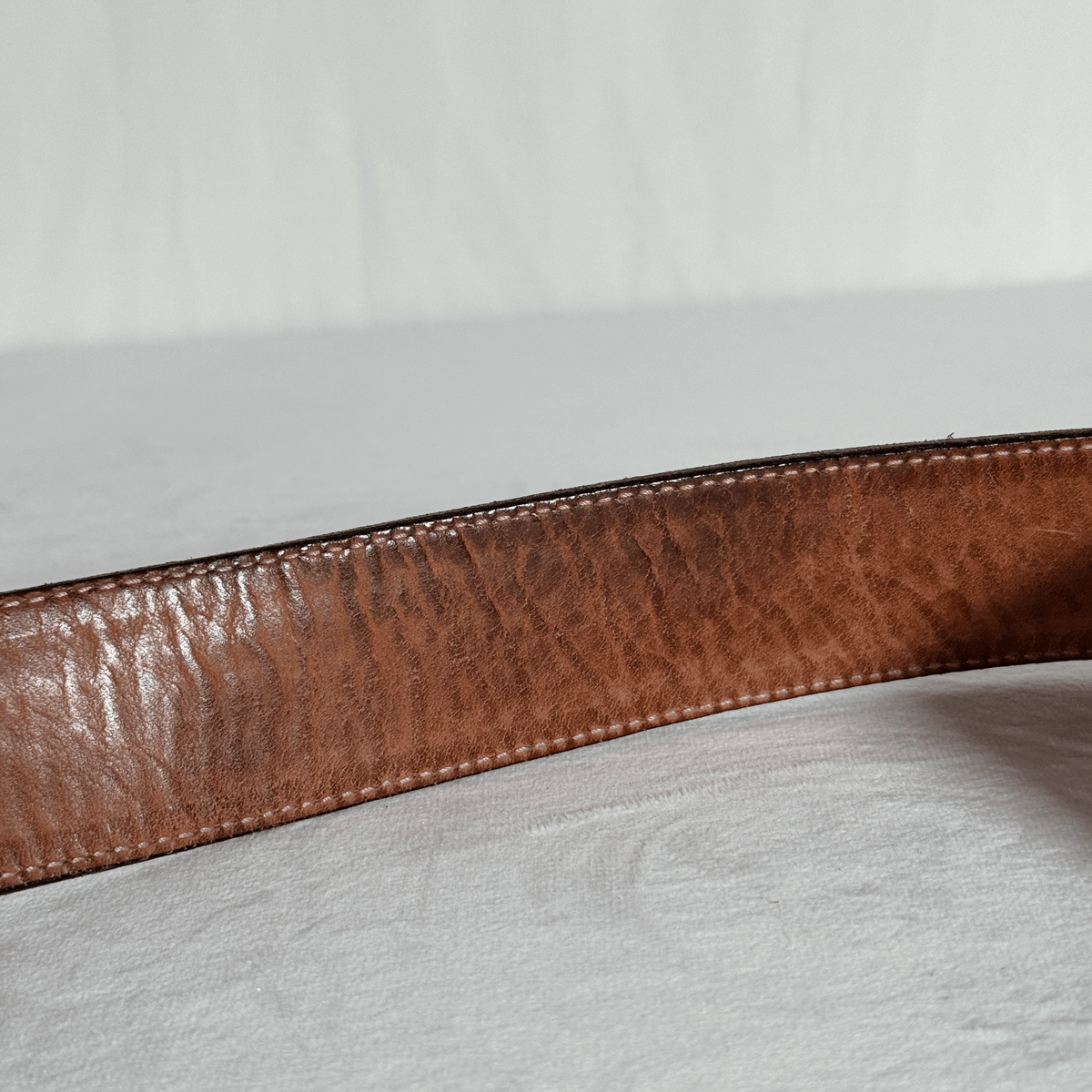 GUCCI - CEINTURE BOUCLE G ENTRELACÉS - SANGLE WEB VERT ET ROUGE - REVERS CUIR COGNAC - TAILLE 100