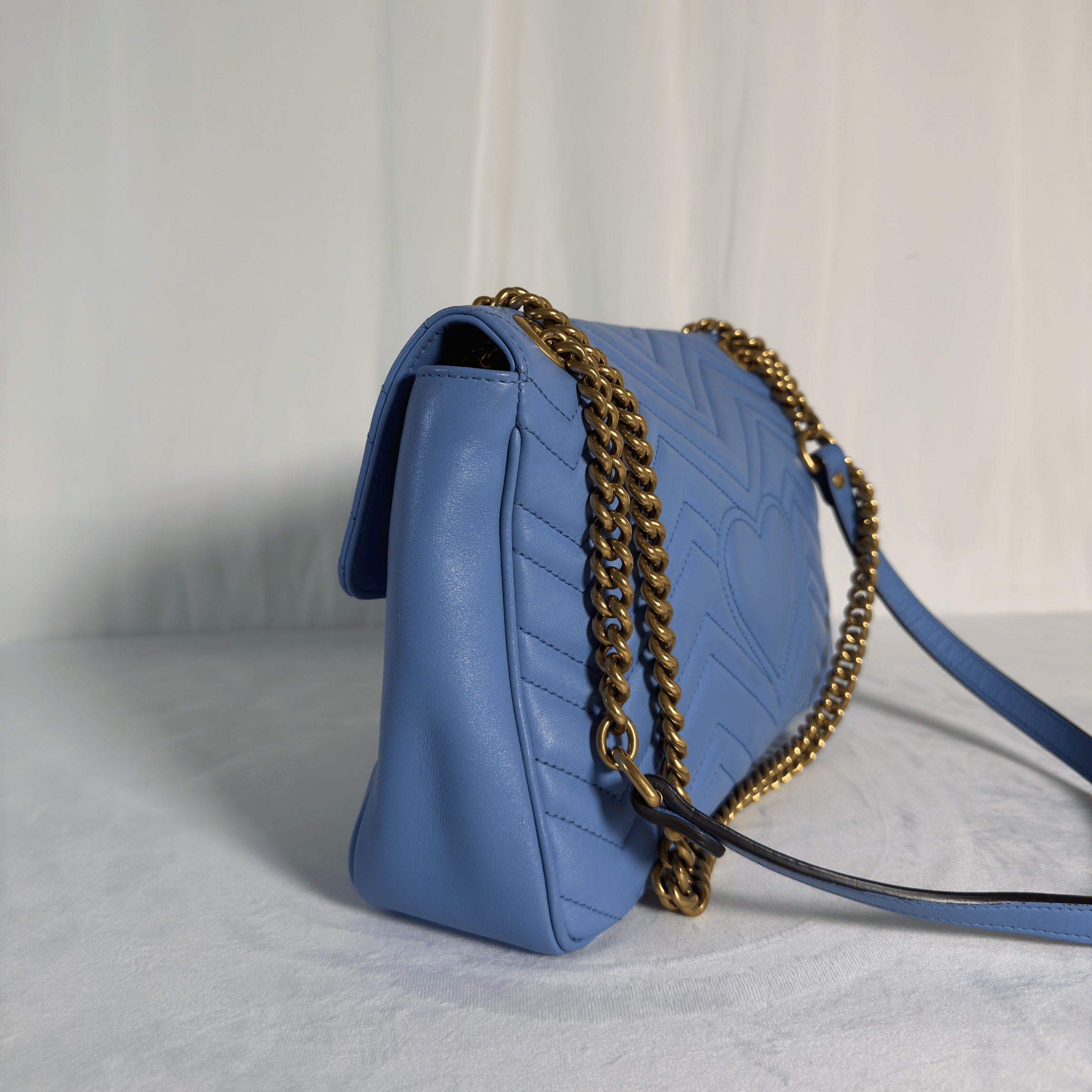 GUCCI - SAC GG MARMONT LARGE - CUIR MATELASSE BLEU PERVENCHE