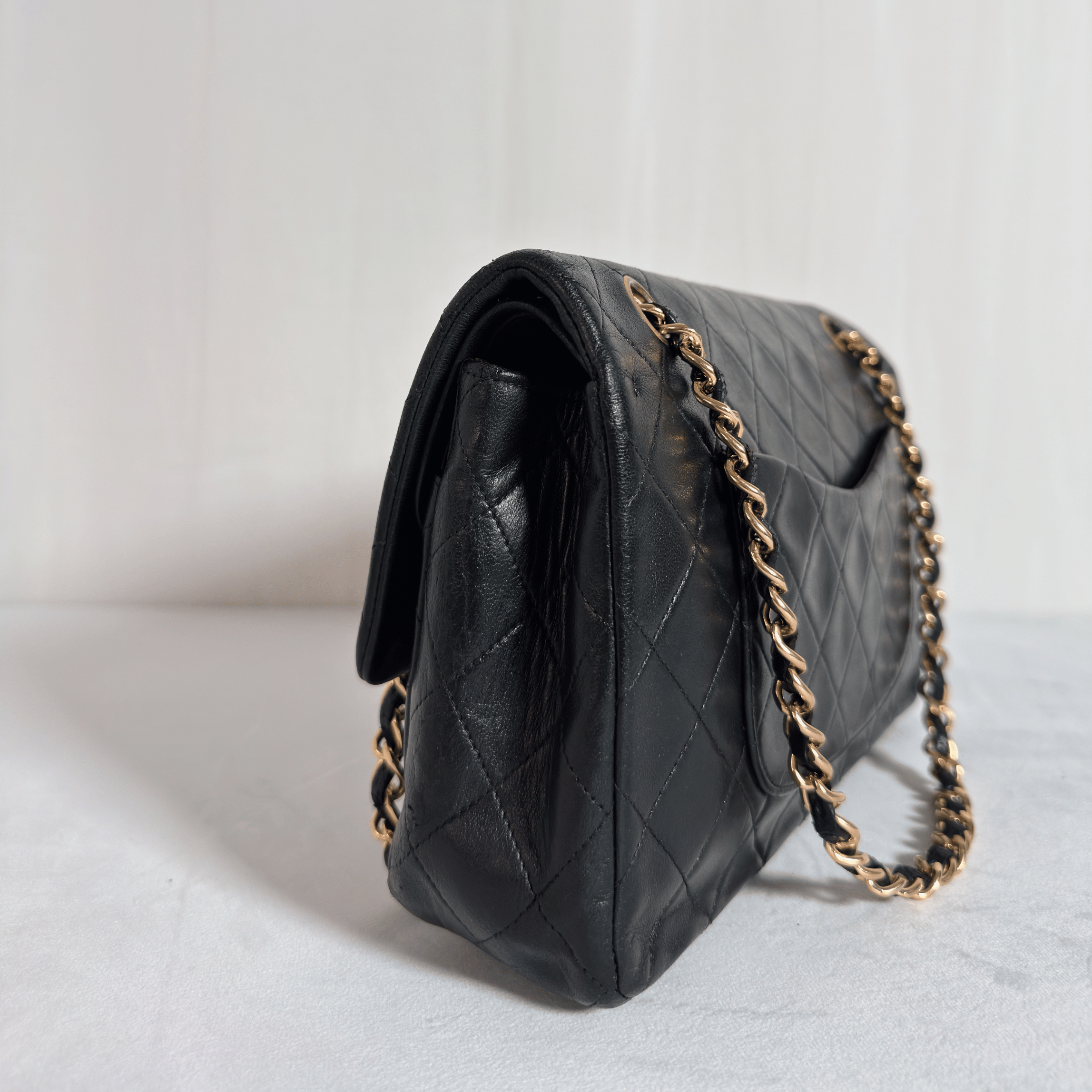 SAC BANDOULIERE CHANEL CLASSIQUE FLAP 25 - CUIR AGNEAU MATELASSE NOIR VINTAGE