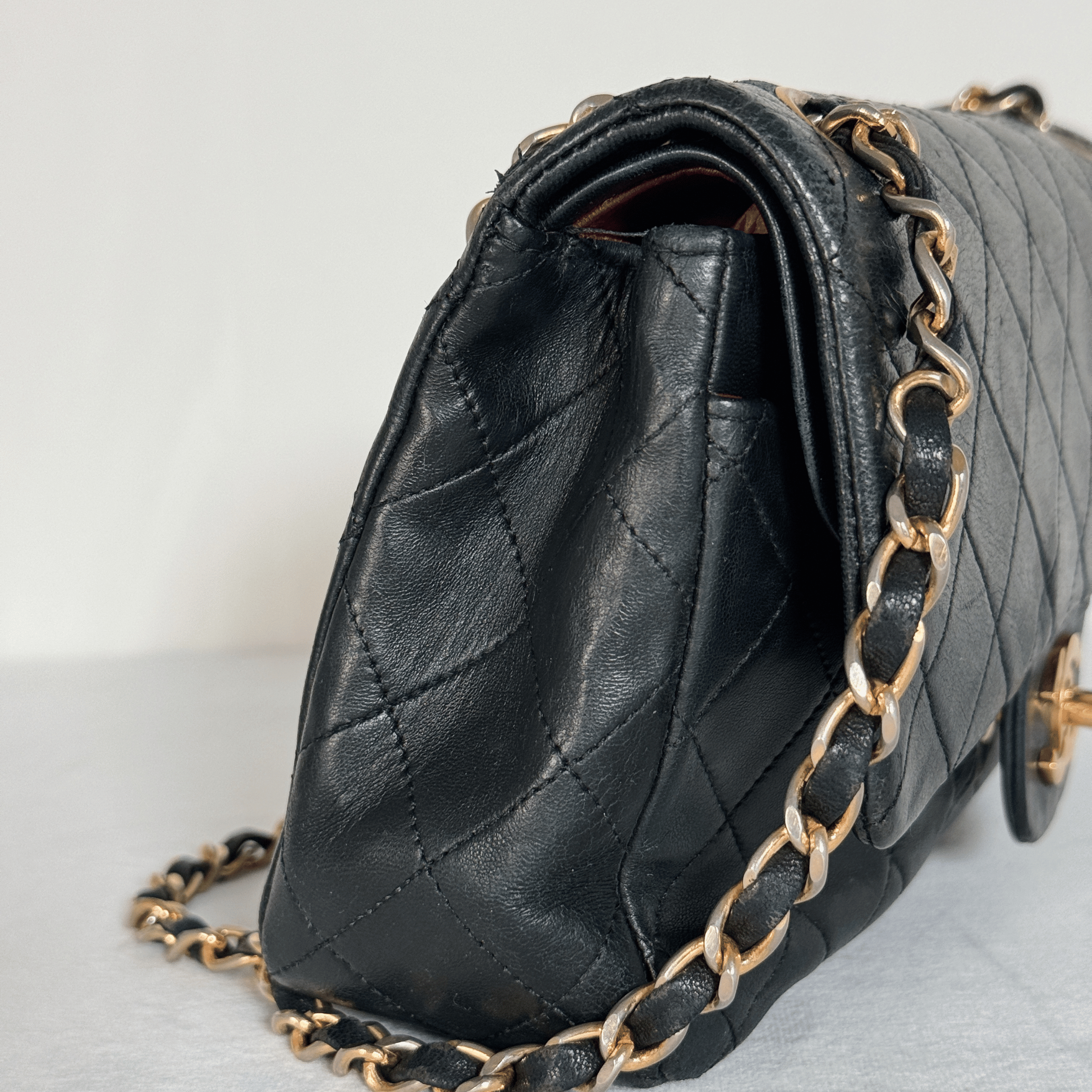 CHANEL - CLASSIQUE TIMELESS SMALL 23 - CUIR AGNEAU NOIR - QUINCAILLERIE DORÉE