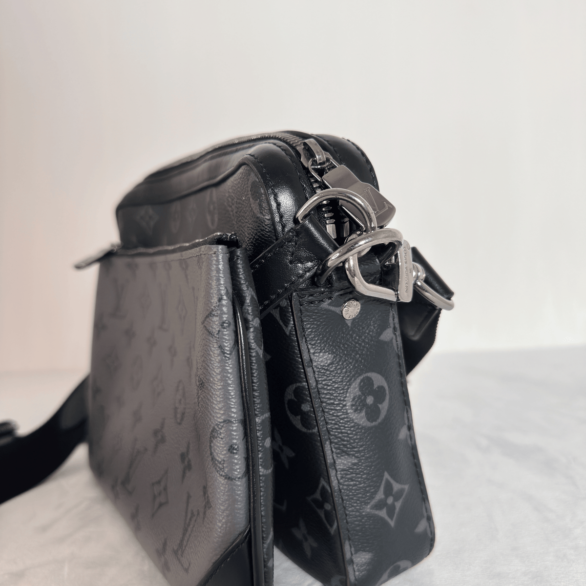 LOUIS VUITTON - TRIO MESSENGER - TOILE MONOGRAM ECLIPSE