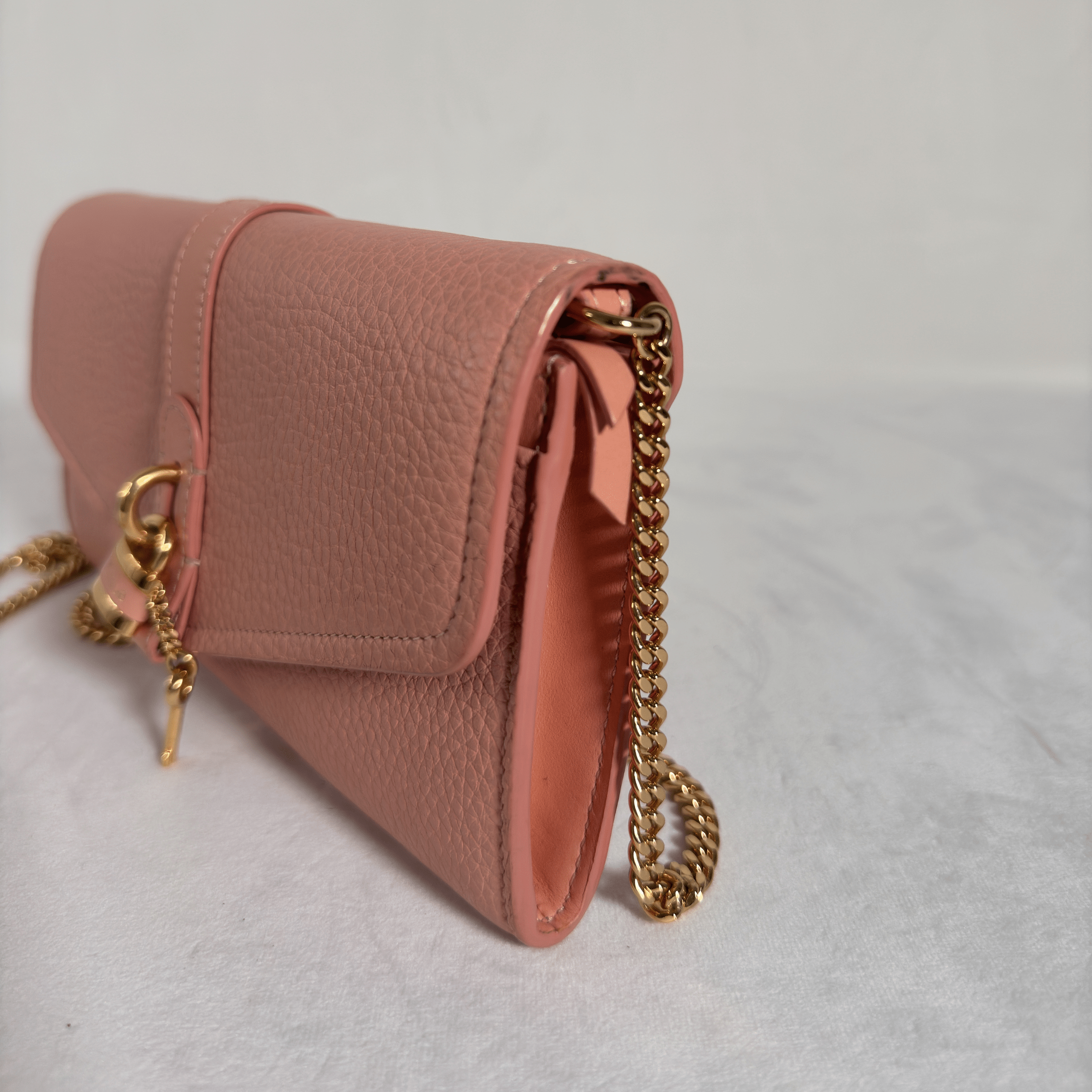 POCHETTE WALLET ON CHAIN CHLOE ABY - CUIR GRAINE VIEUX ROSE - La Belle Boutique